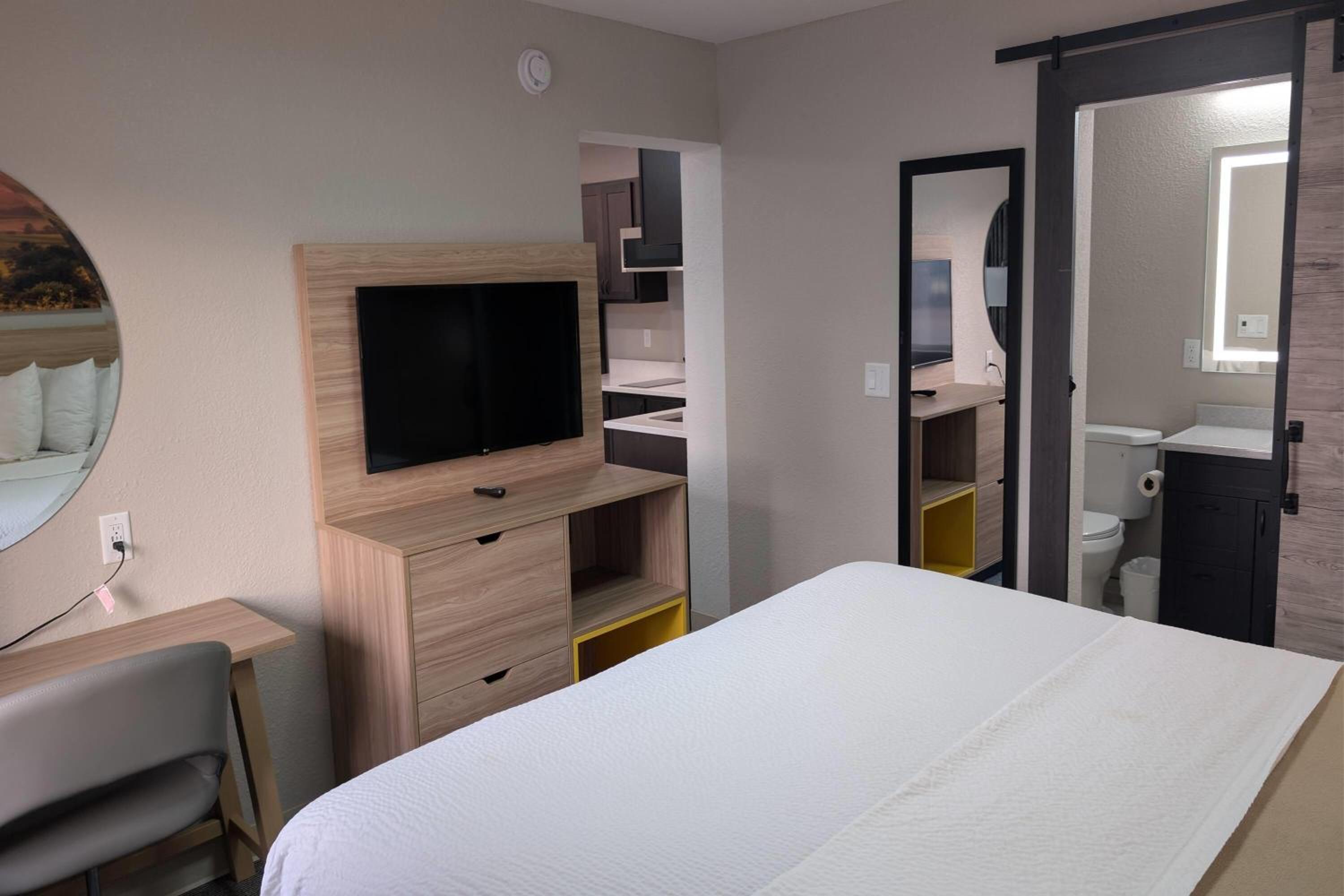 Double Efficiency Suite - Non-Smoking photo 2