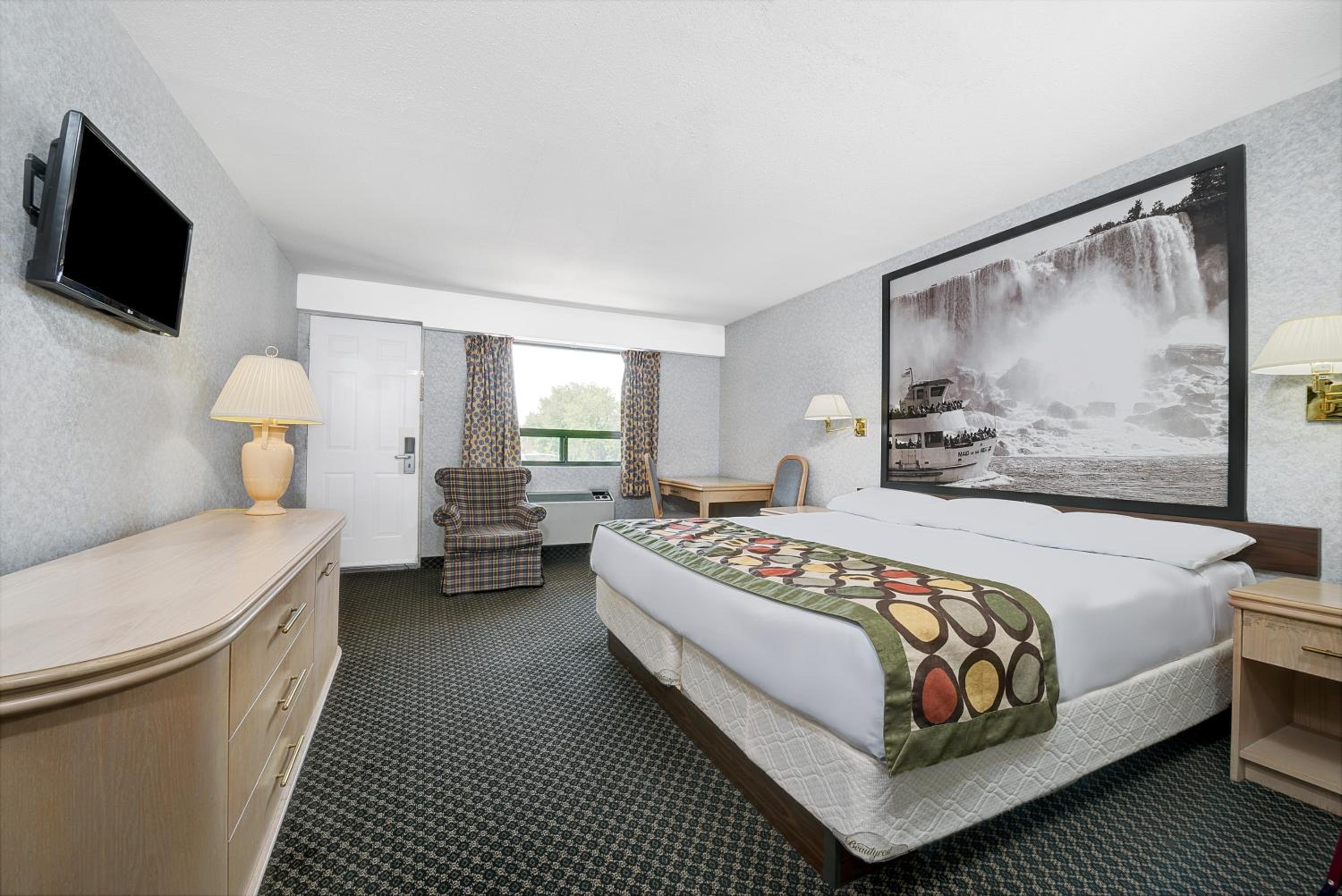 King Room - Non-Smoking - Photo 6