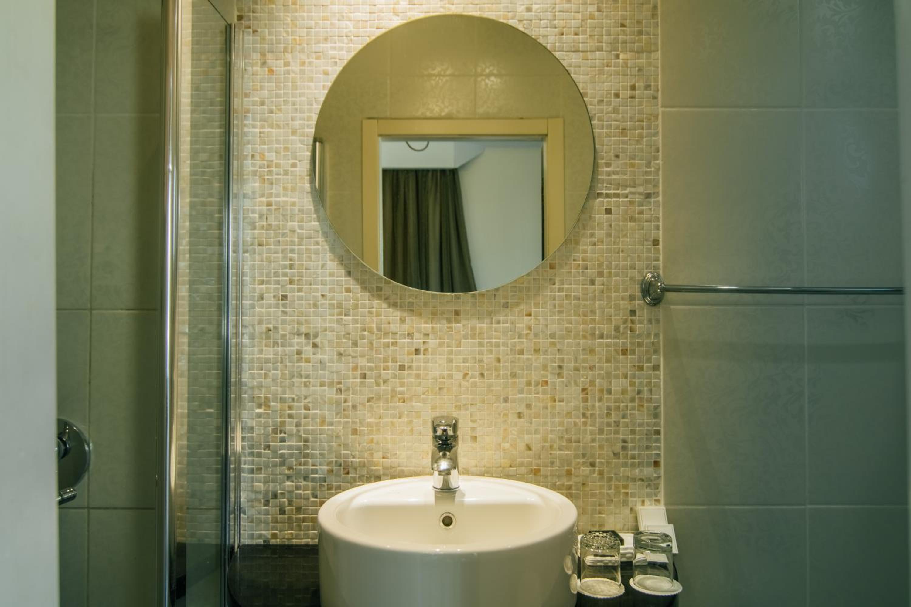Double or Twin Room - Photo 6