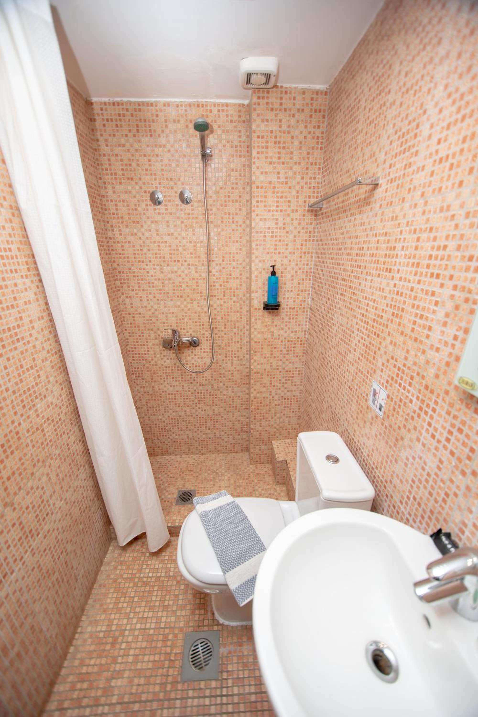 Deluxe Room (2 Adults + 1 Child) photo 3