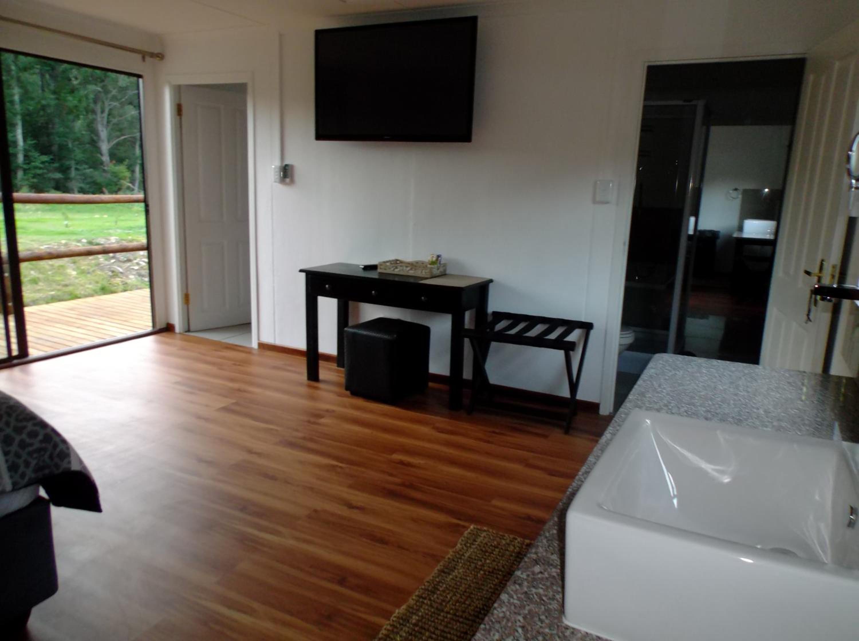 Deluxe Family Suite - Self Catering - Photo 11