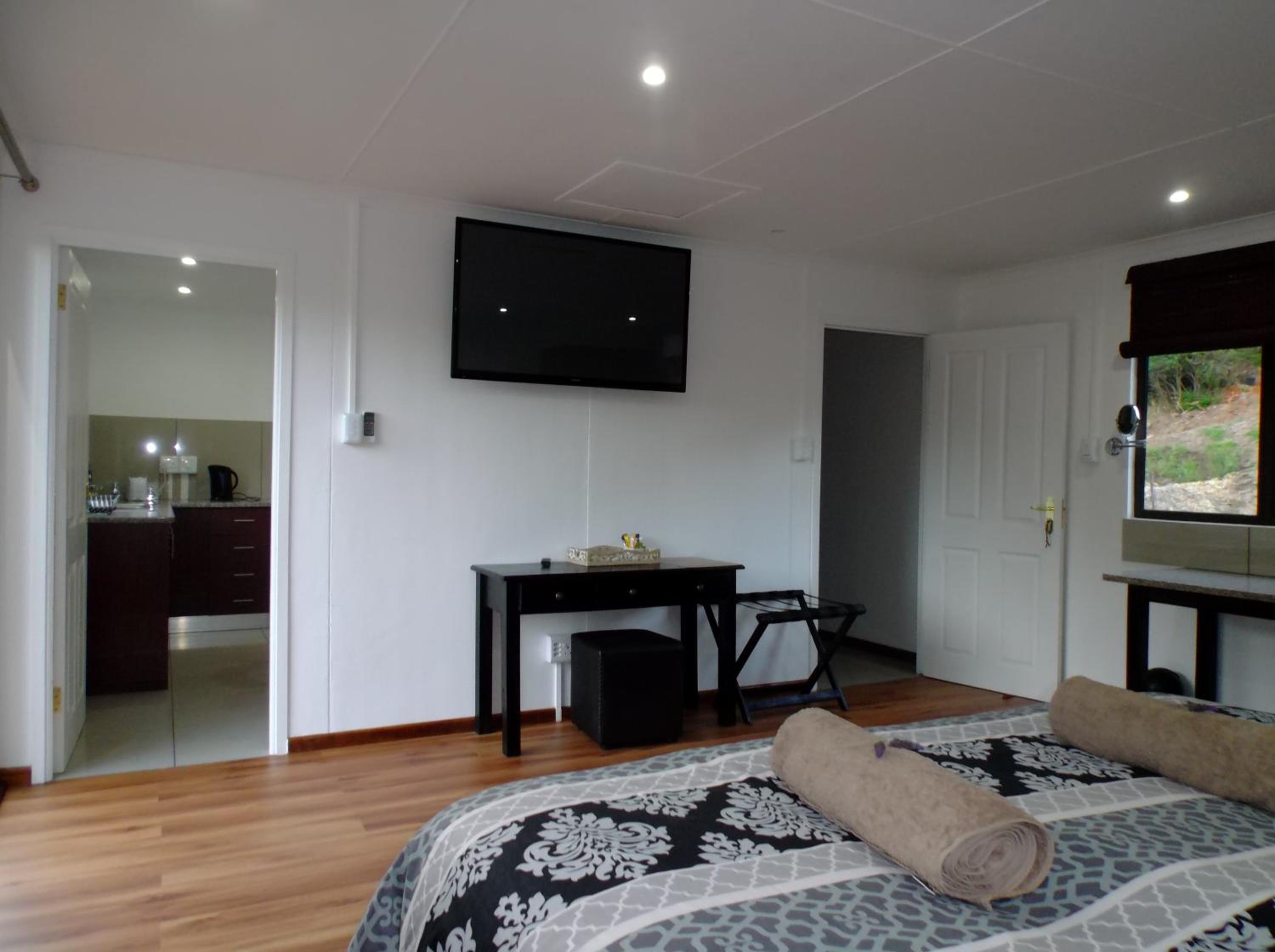 Deluxe Family Suite - Self Catering - Photo 13