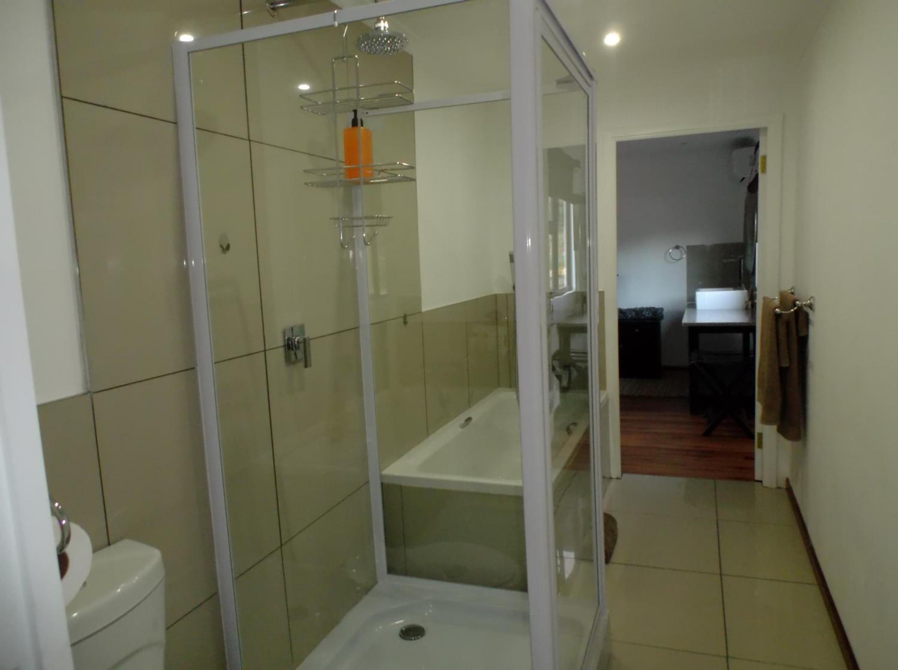 Deluxe Family Suite - Self Catering - Photo 32