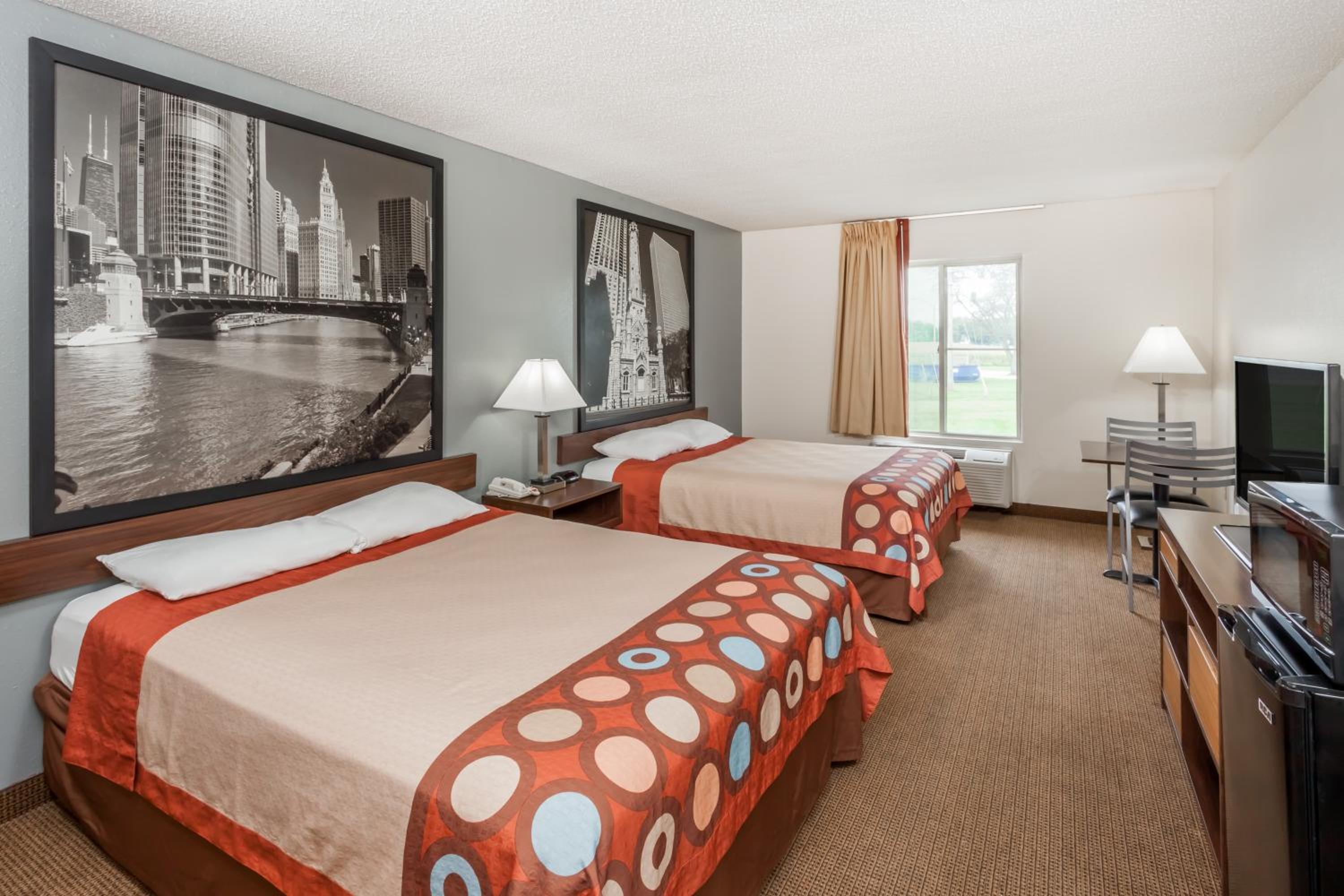 Queen Room with Two Queen Beds - Non-Smoking - Photo 3