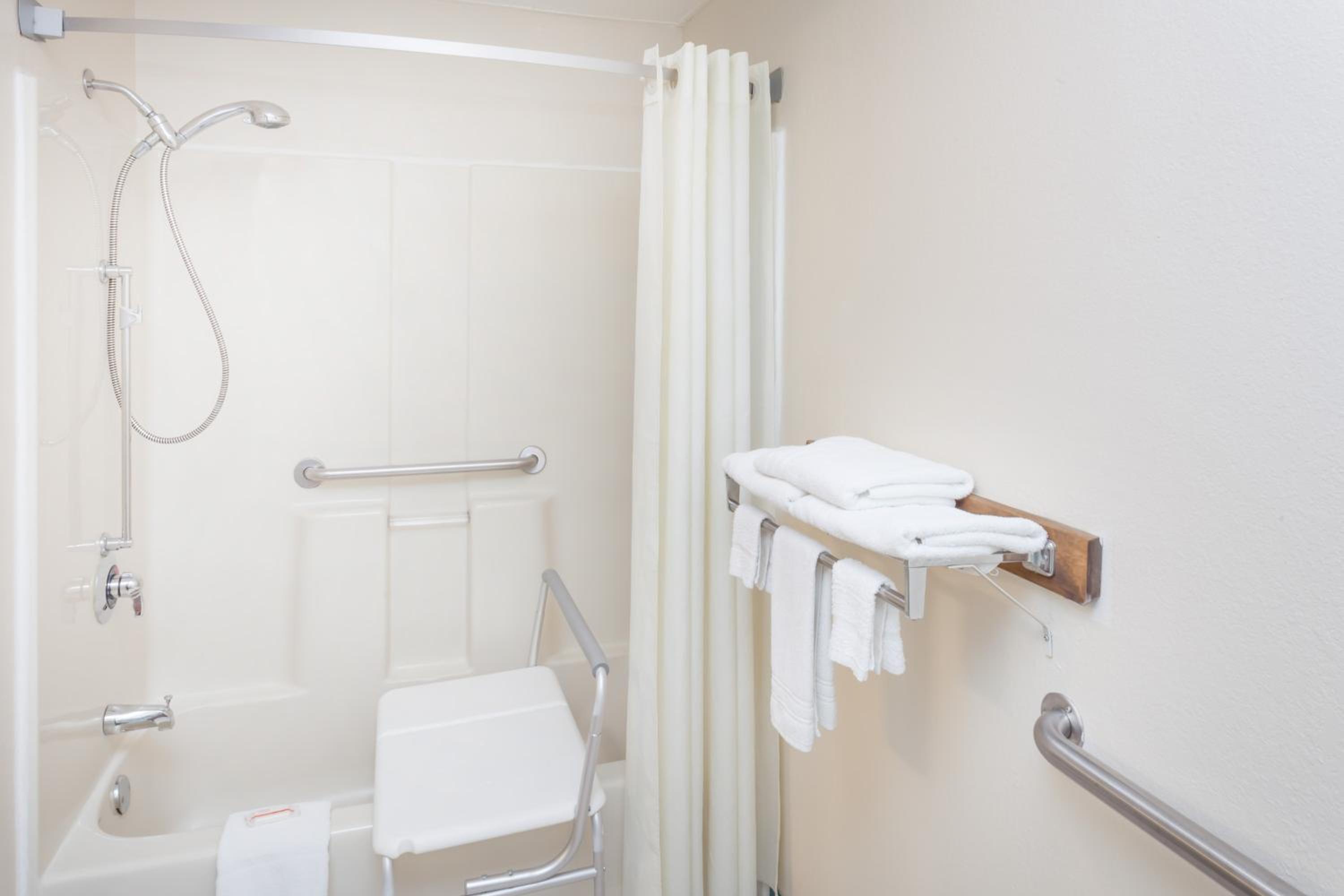 Queen Room - Disability Access/Non-Smoking - Photo 2