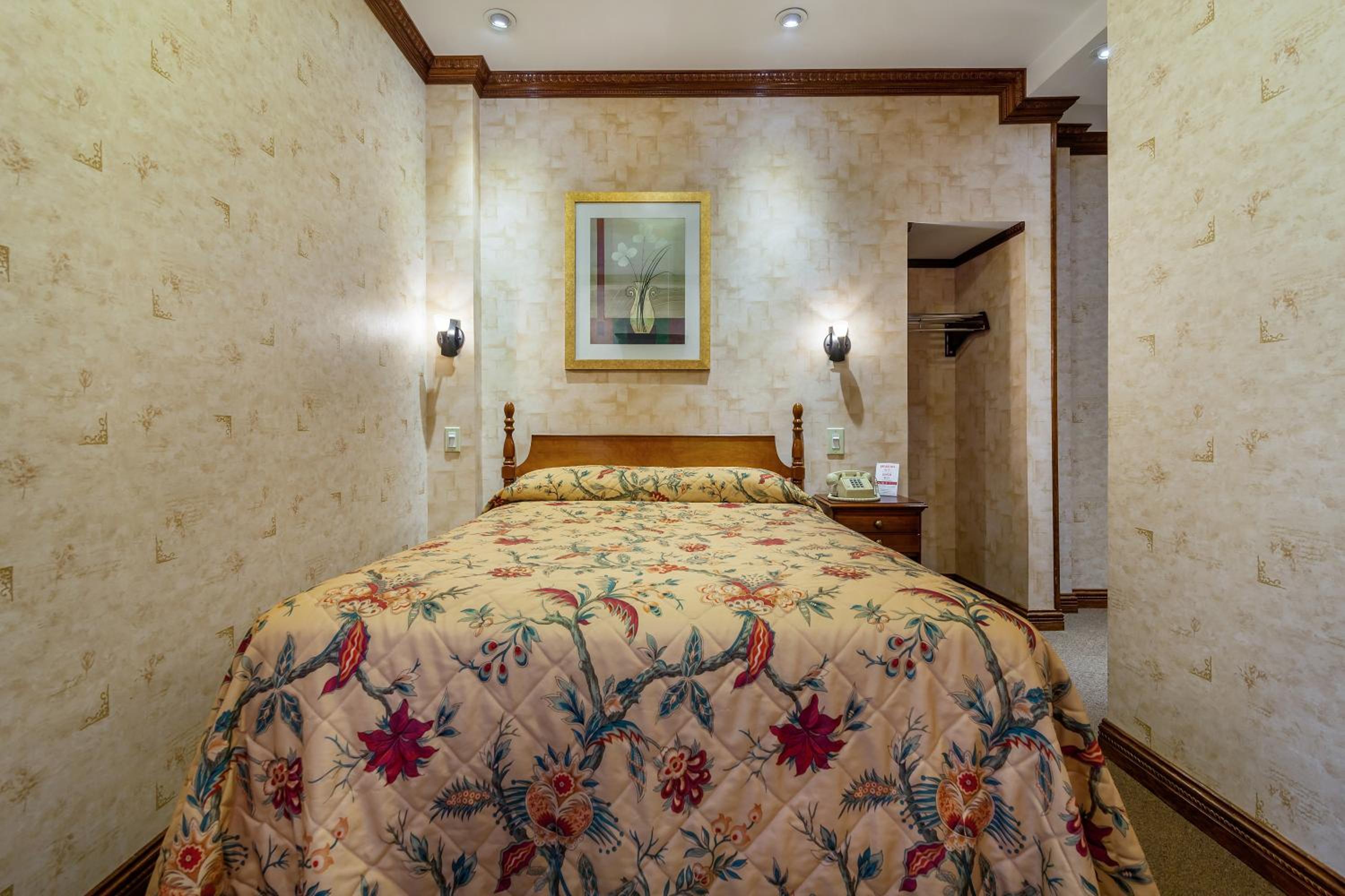Double Room with Shared Bathroom photo 1