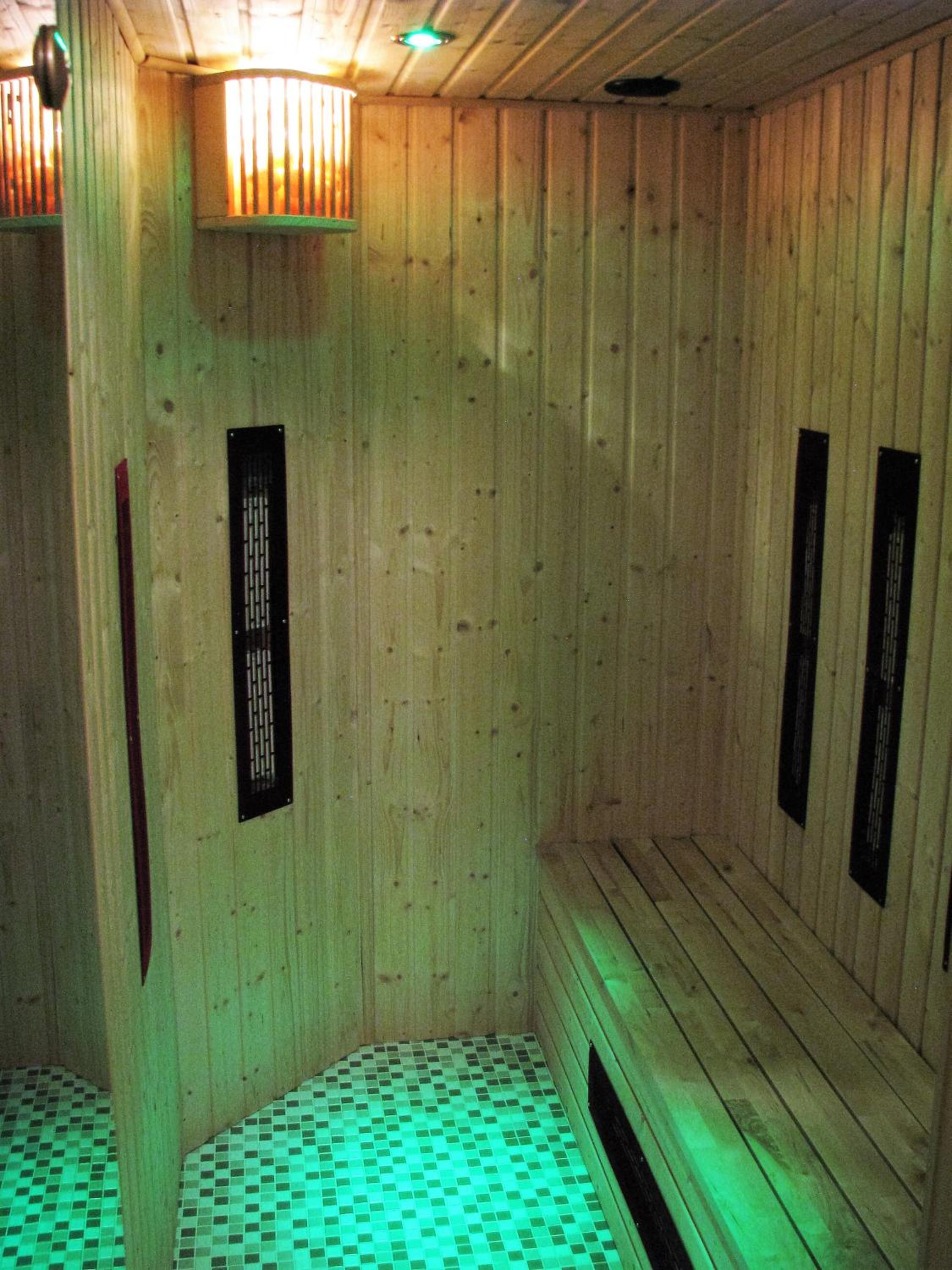 Family Room with Private Bathroom photo 2