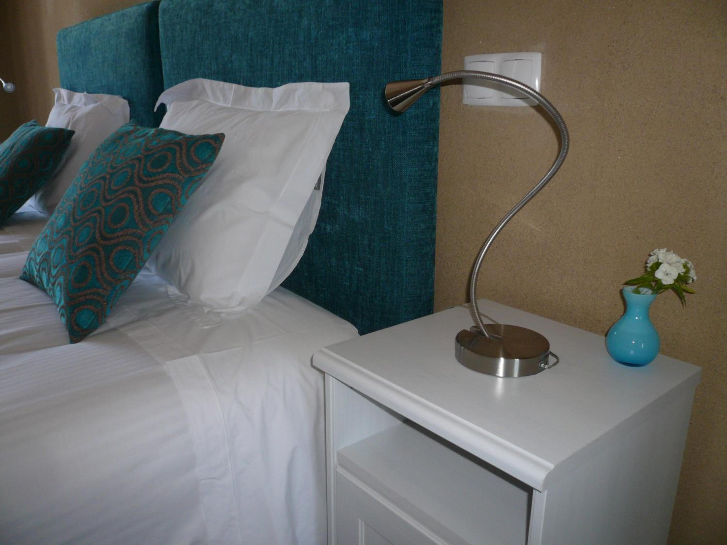 Twin Room with Pool View - Photo 3