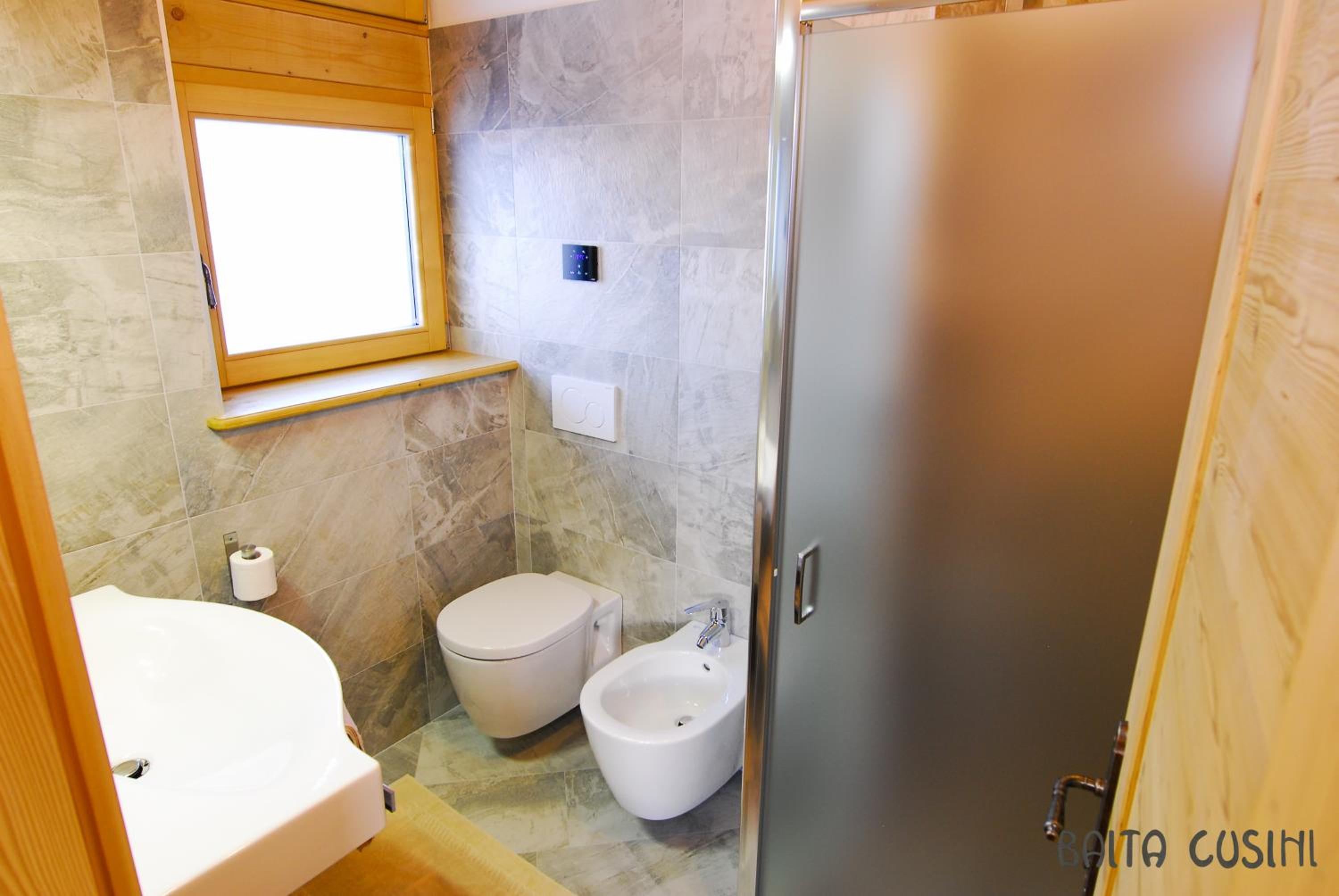Deluxe One-Bedroom Apartment with View (2 Adults) photo 2