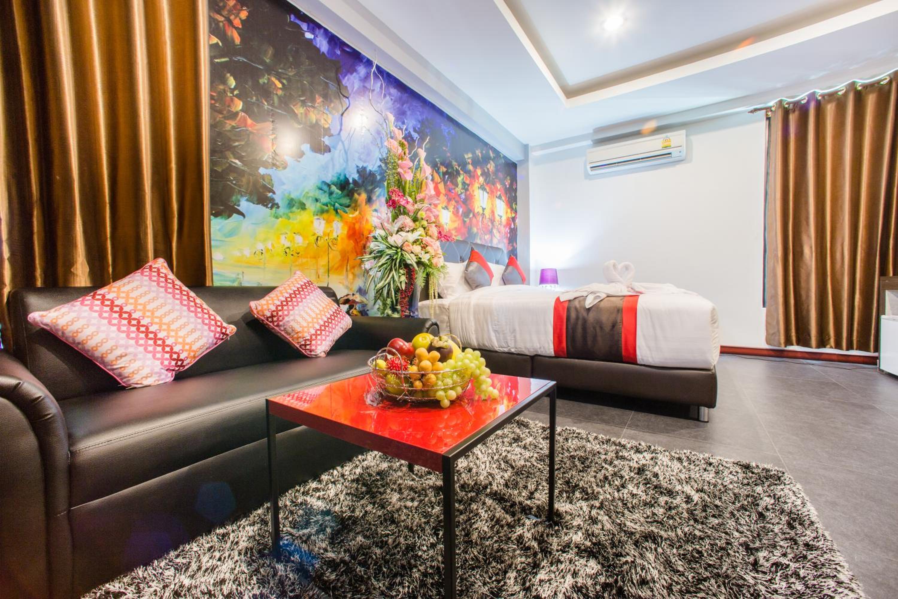 Deluxe King Room photo 2