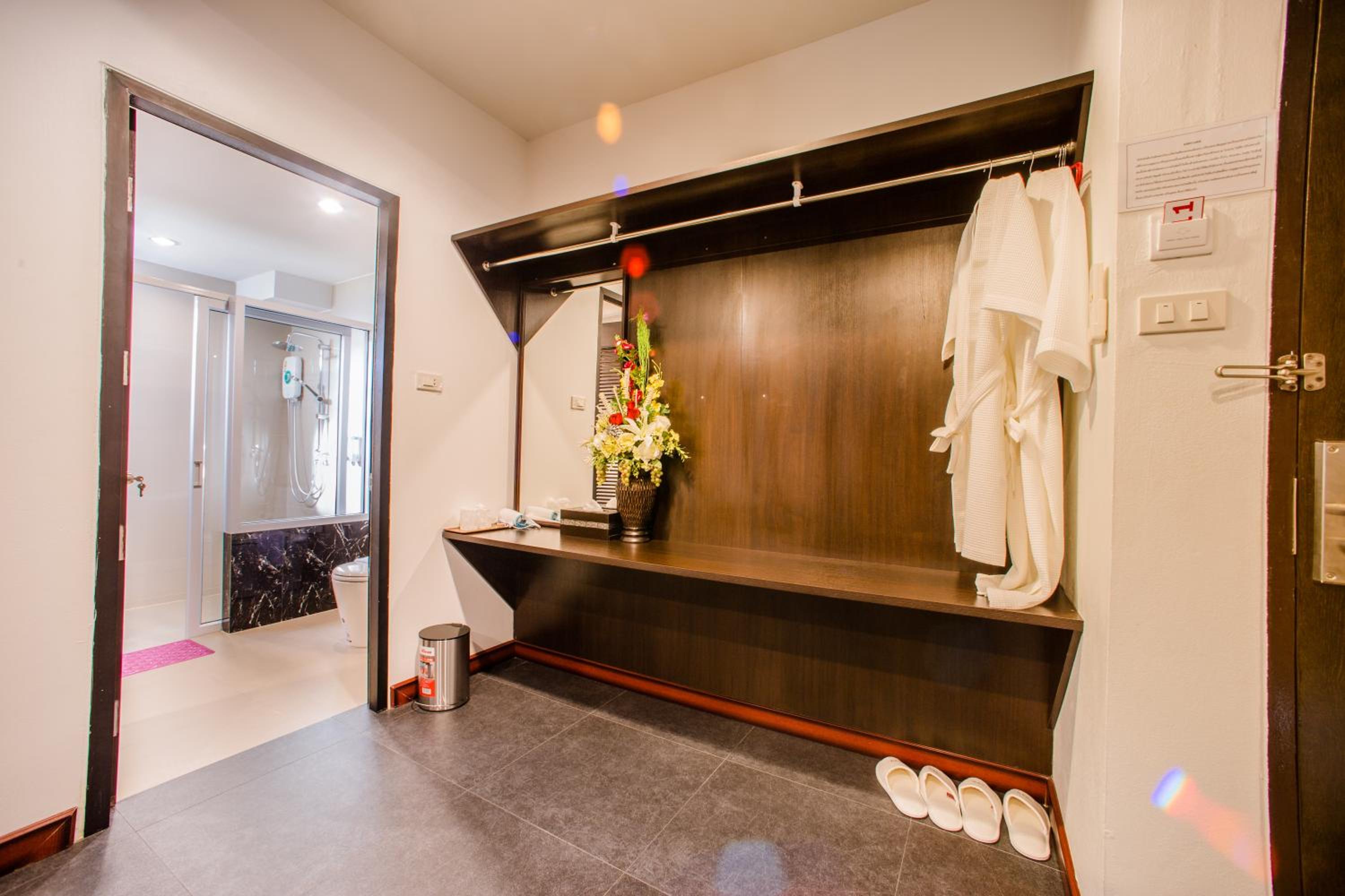 Deluxe King Room photo 3