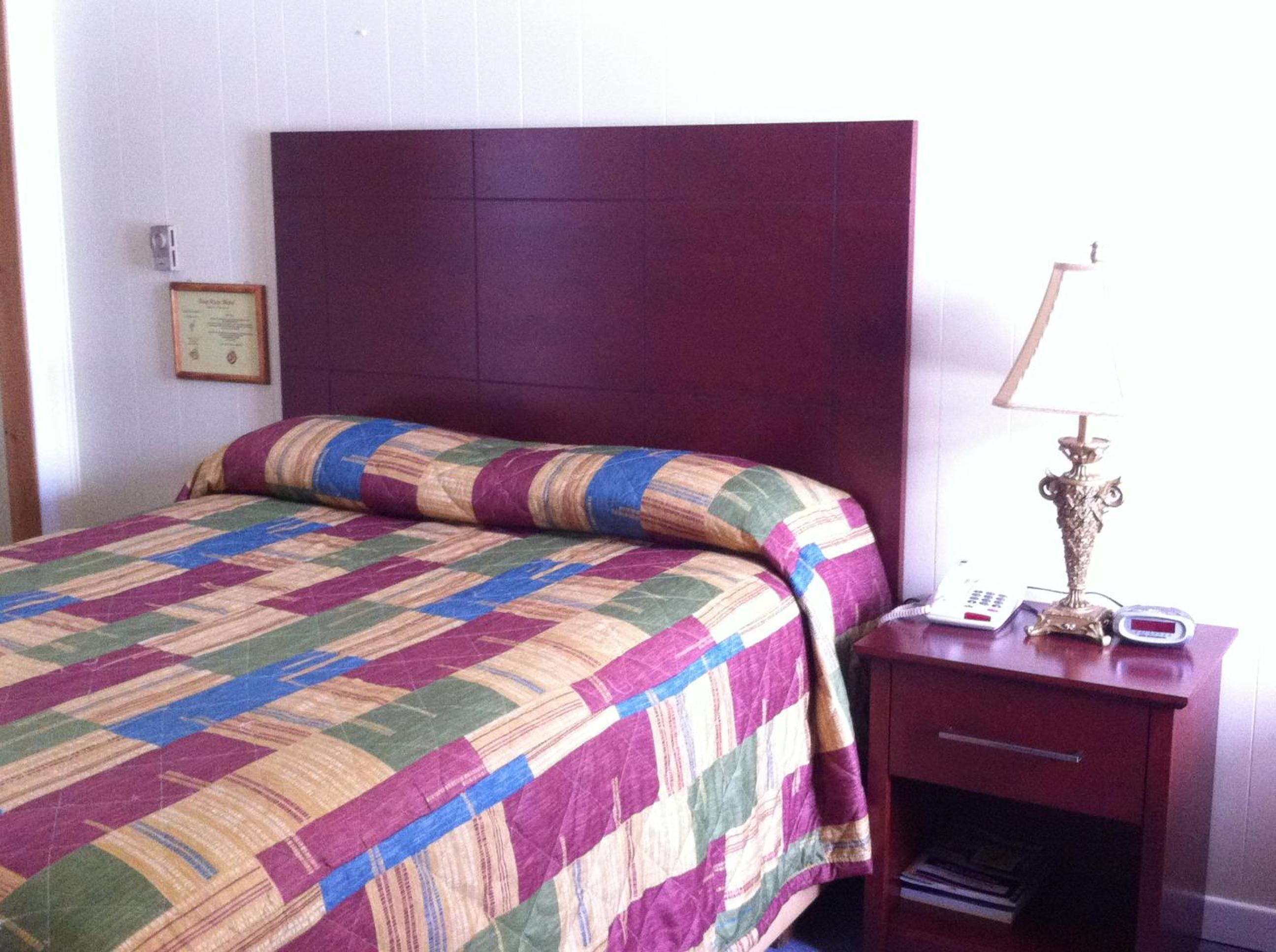 Queen Room photo 2