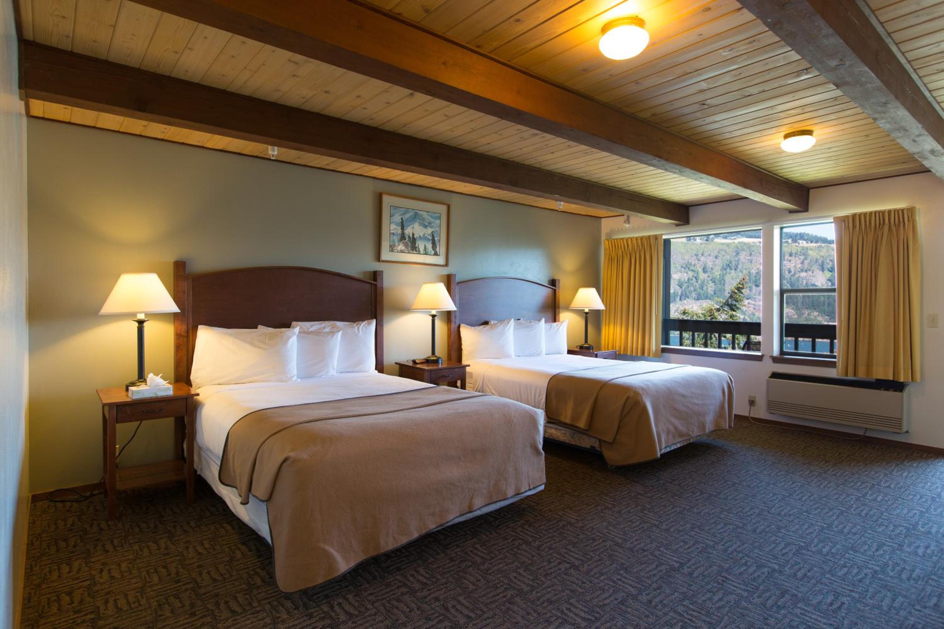 2 Queen Beds, River View with Balcony (Pet Friendly) photo 1