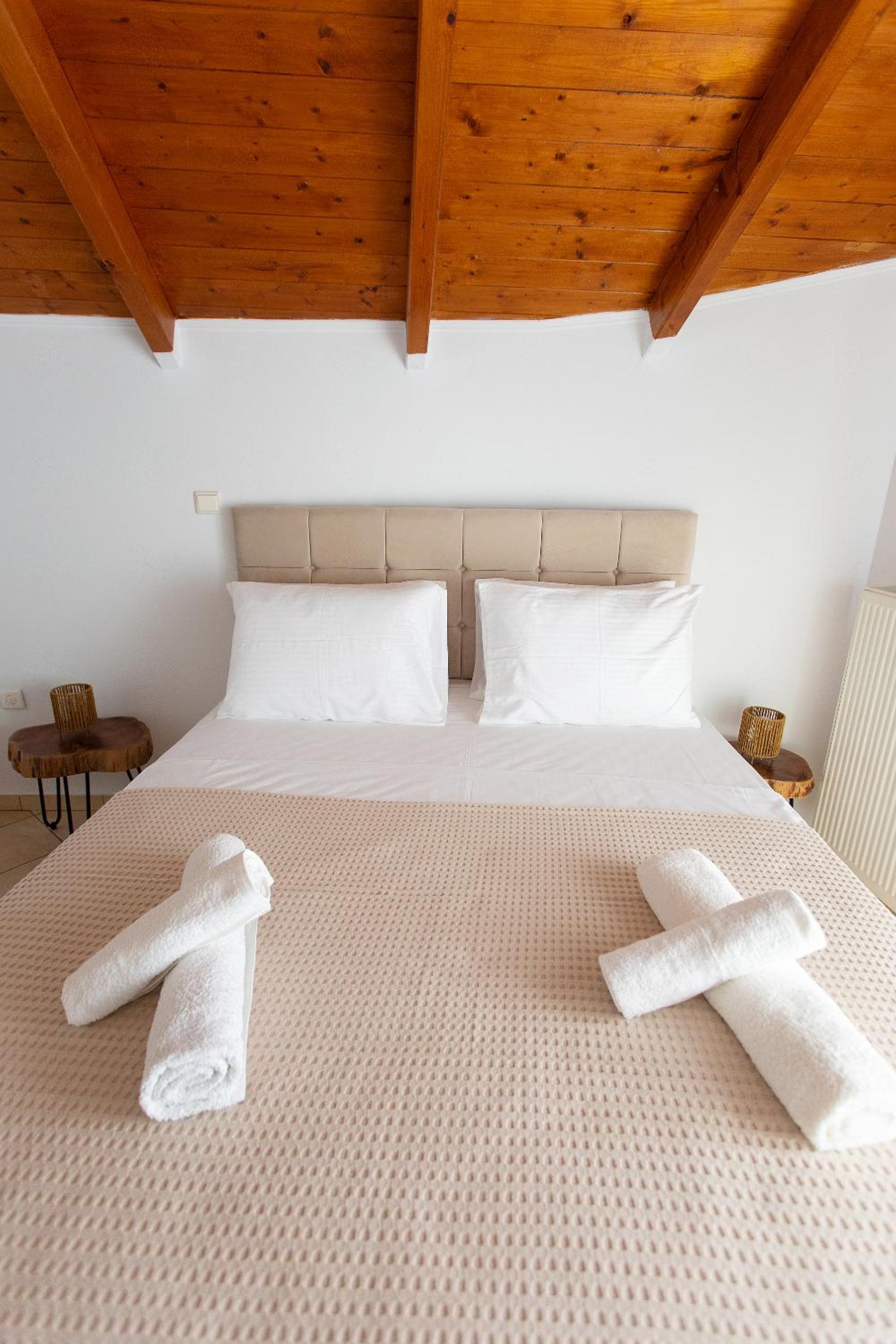 Two-Bedroom Apartment with View photo 2