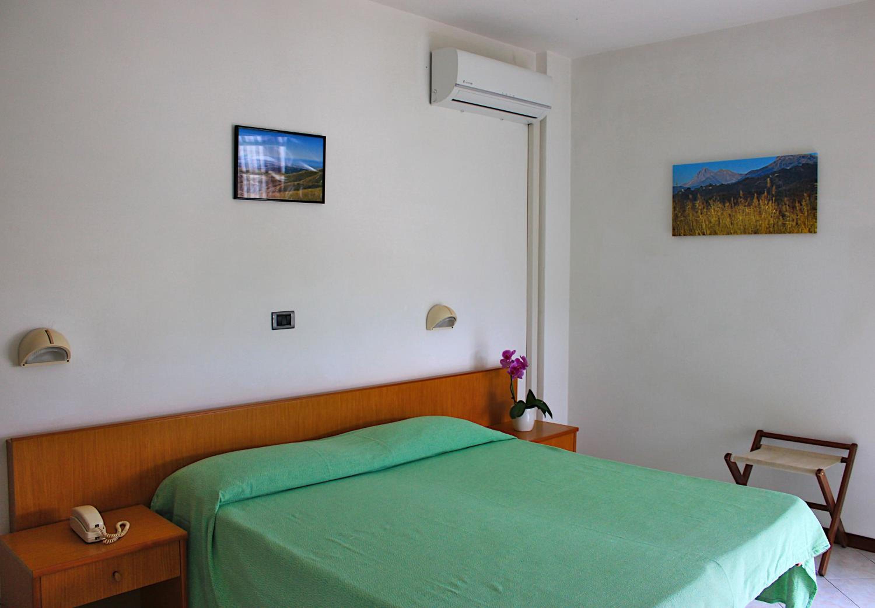 Large Double Room photo 1