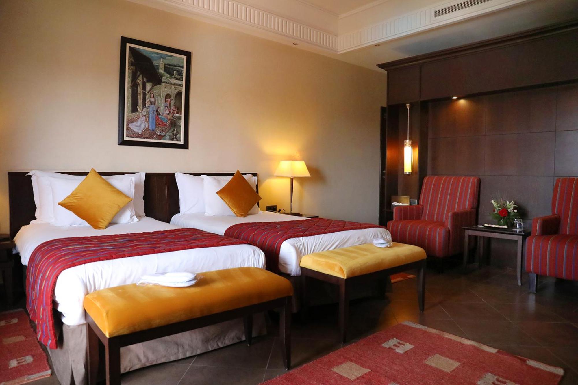 Premium Room Twin Beds Pool View - Photo 5