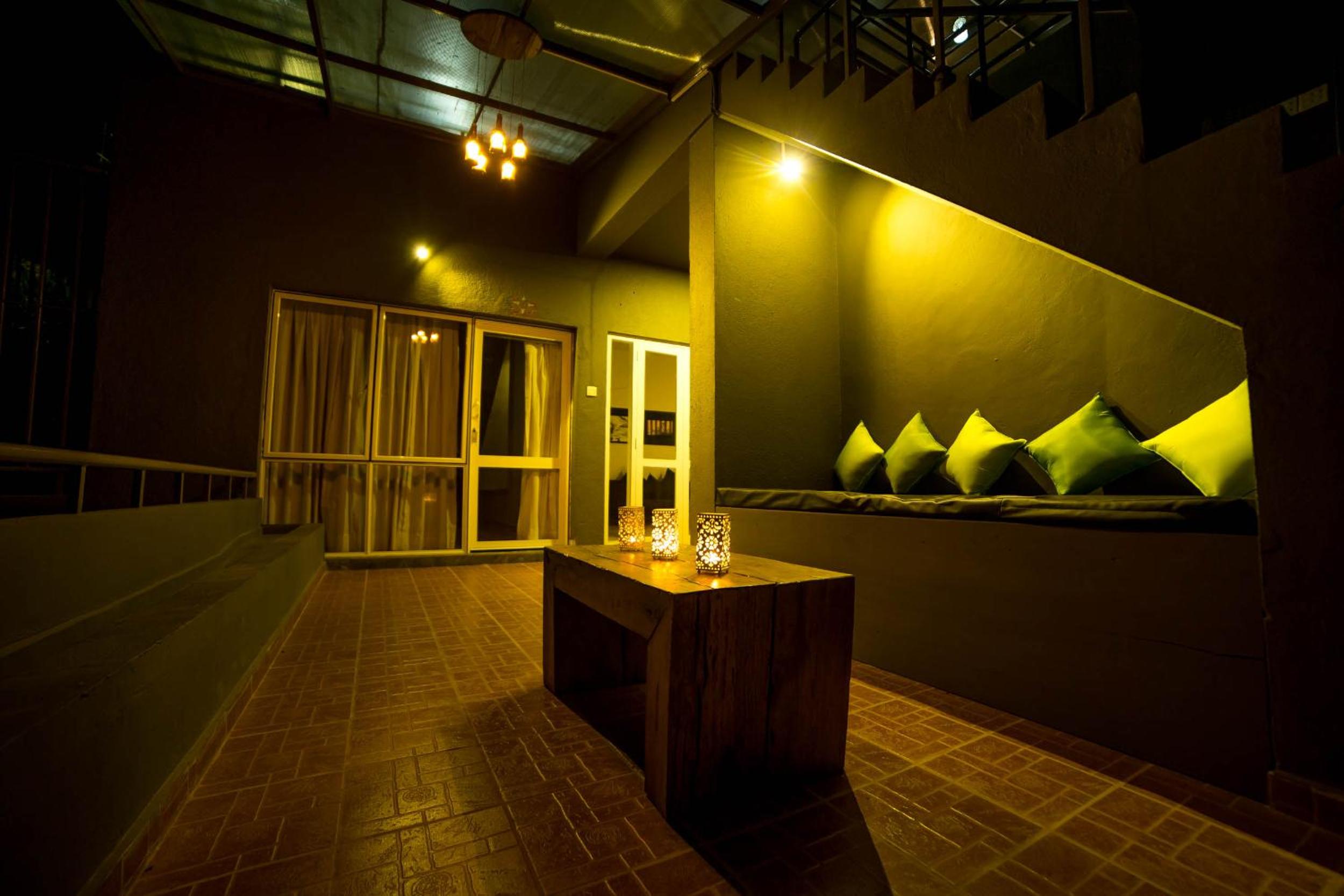 Staycation Offer: Deluxe Room with Complimentary Breakfast and Dinner for 2 pax  photo 2