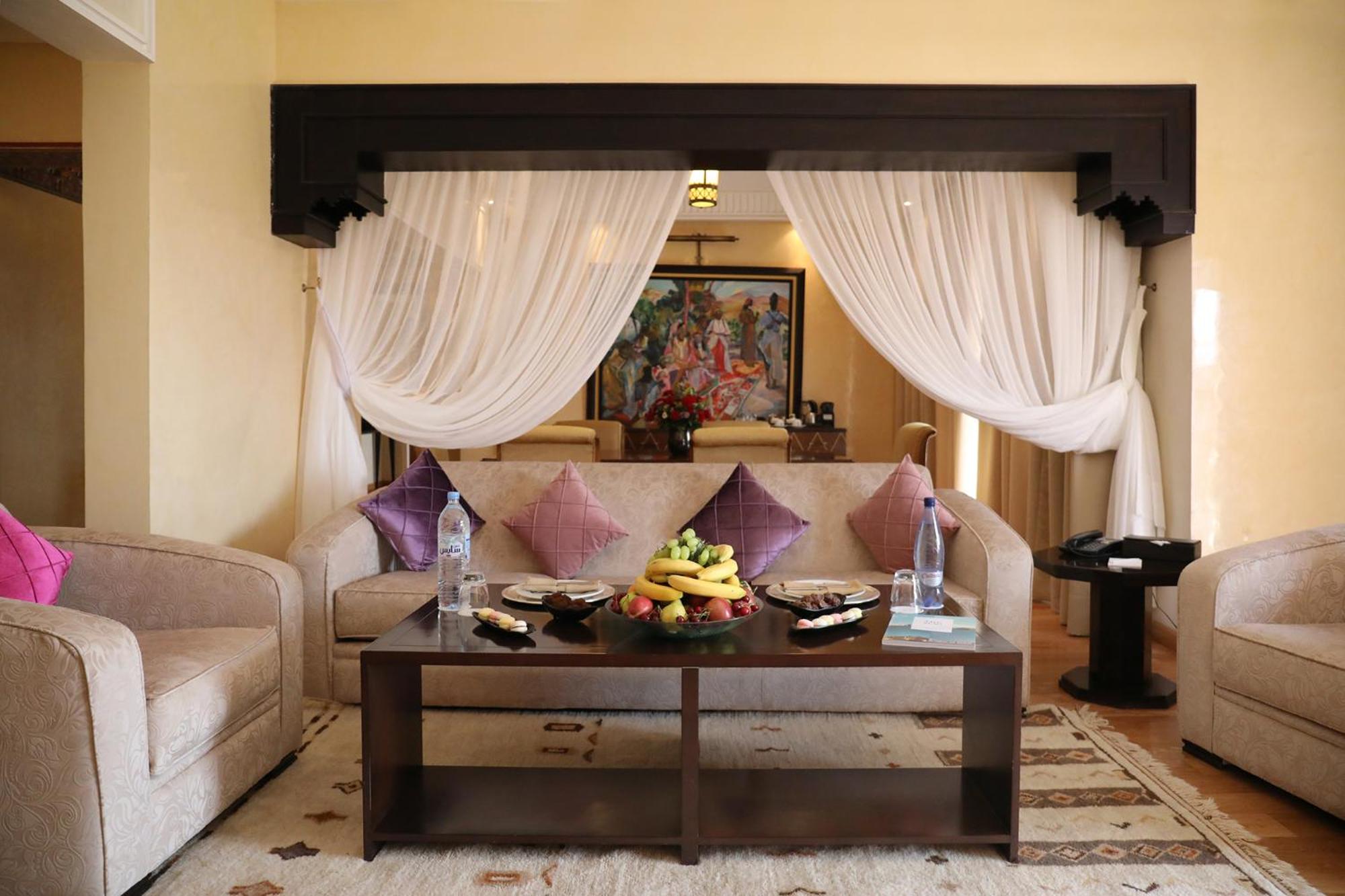 Royal Suite King Size Bed Terrace Pool View photo 2