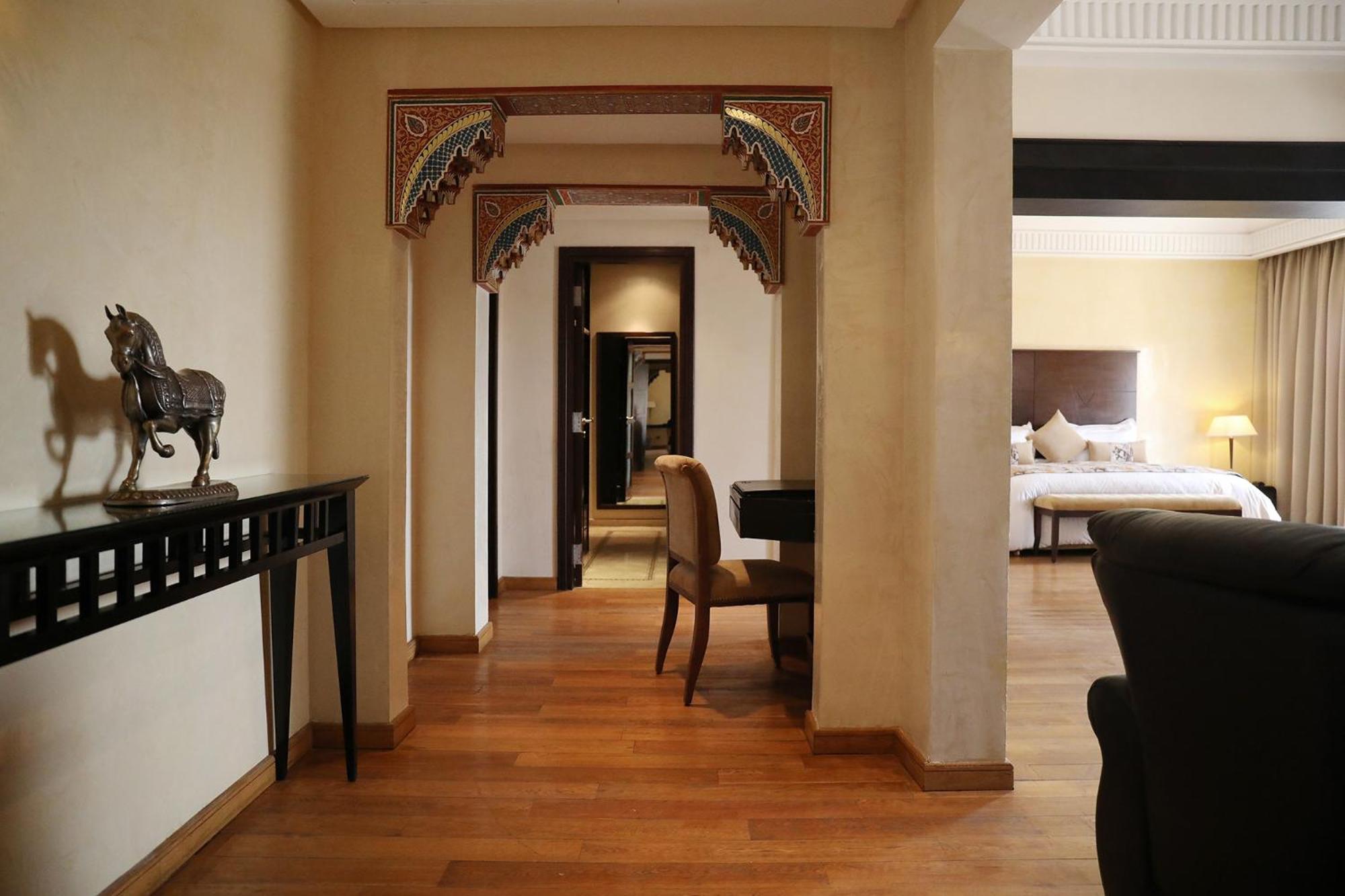 Royal Suite King Size Bed Terrace Pool View photo 3