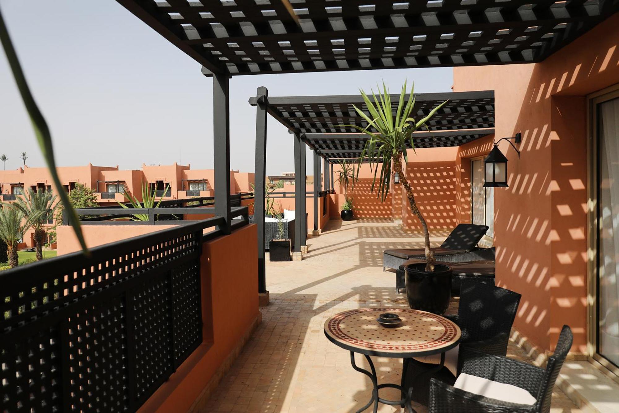 Royal Suite King Size Bed Terrace Pool View photo 1