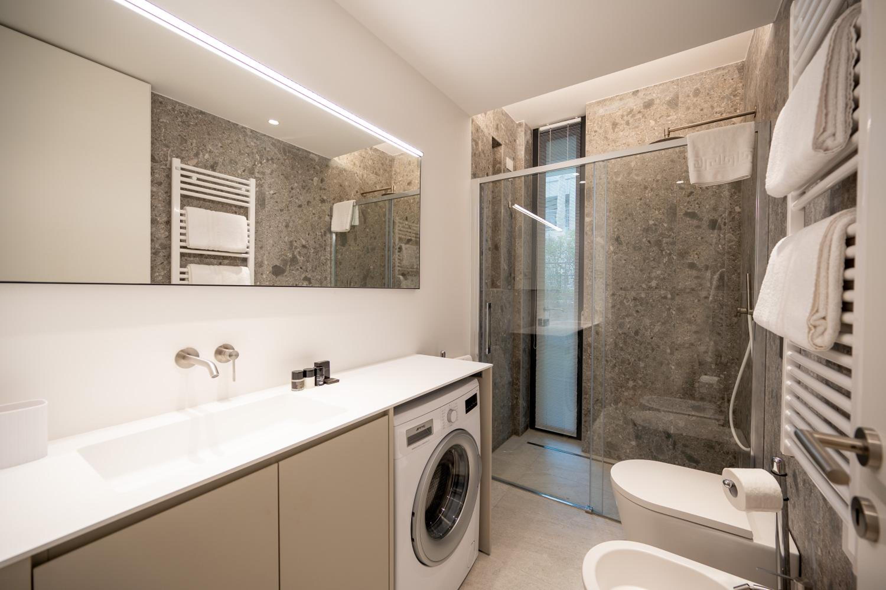 Three-Bedroom Apartment with Sea View photo 2
