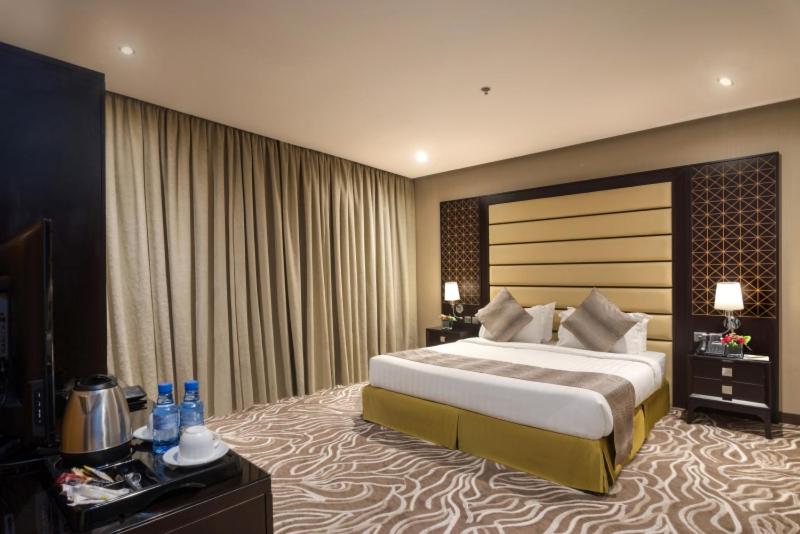Standard King Room photo 2