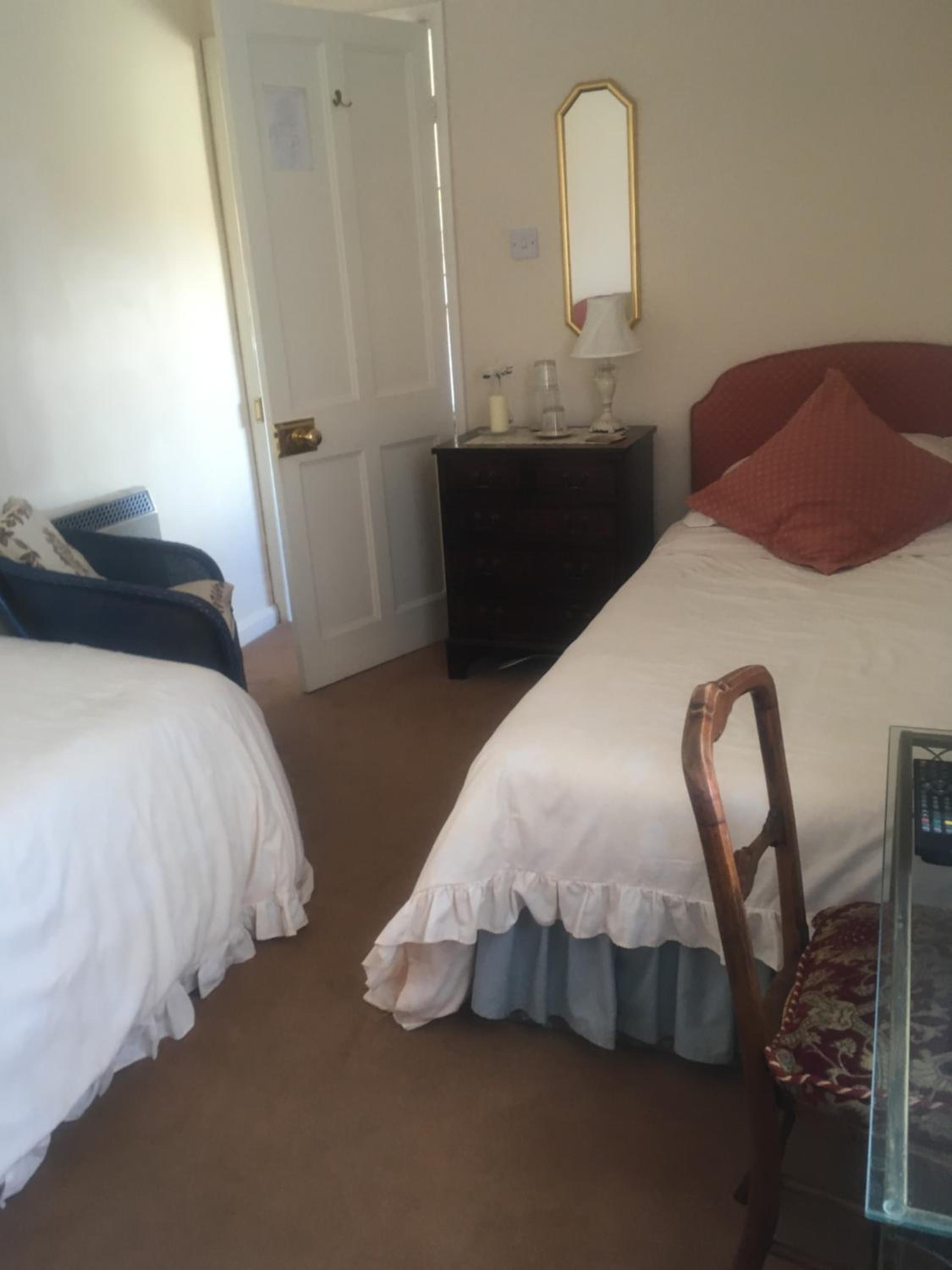 Small Twin Room - Photo 1
