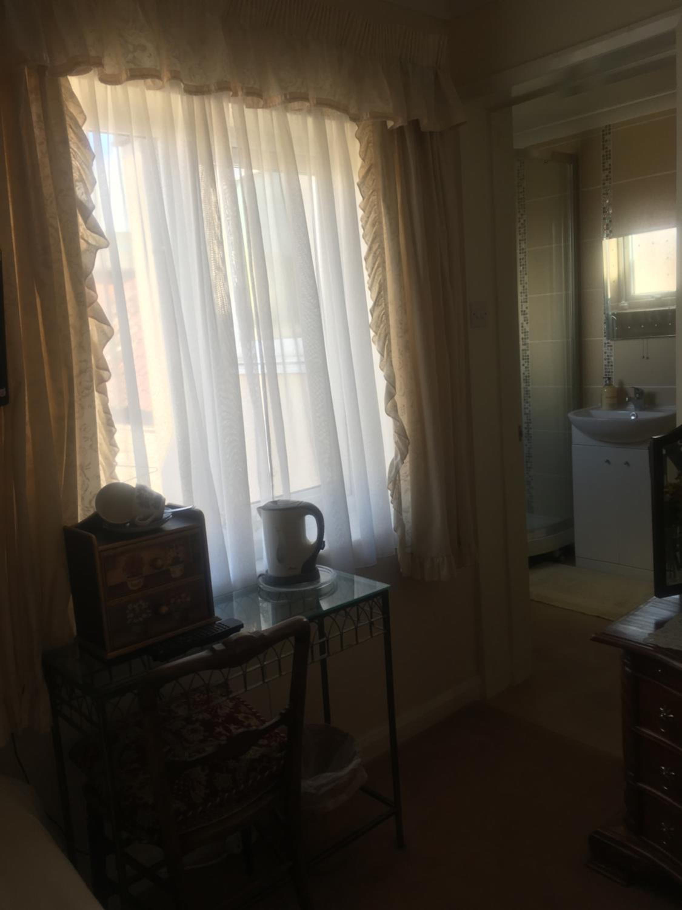 Small Twin Room - Photo 2