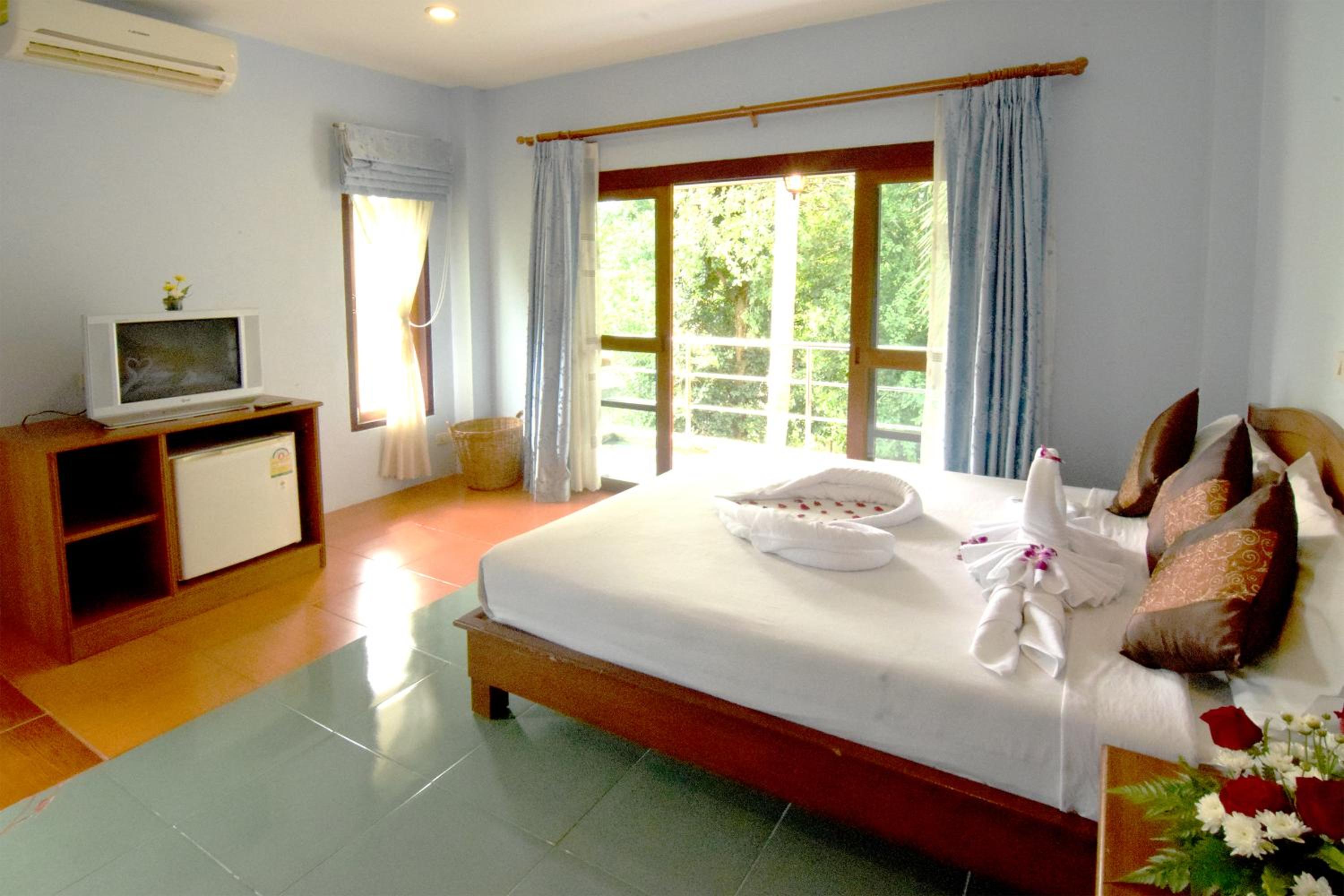Deluxe Double Room with Balcony photo 3