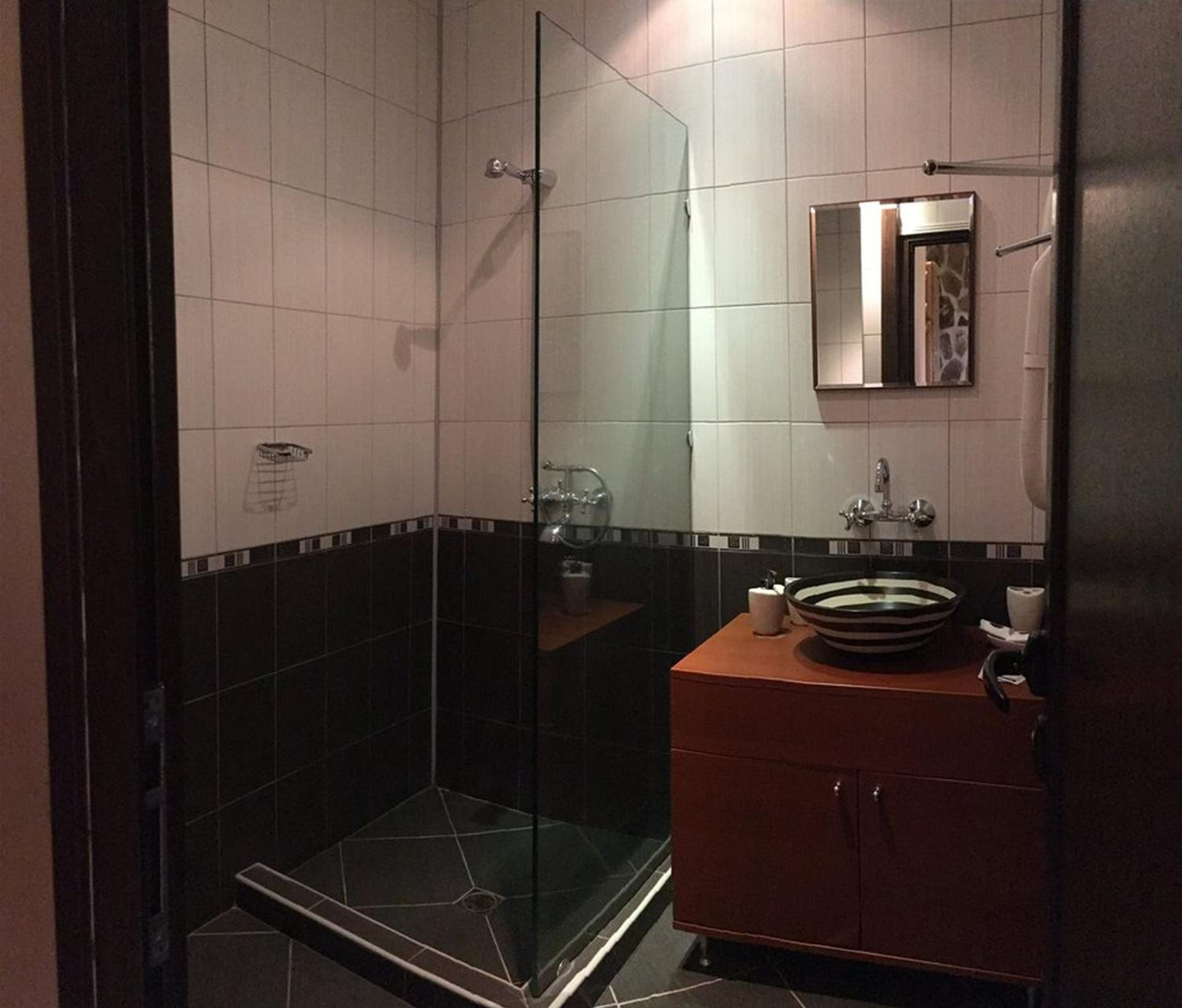 Deluxe Double Room (2 Adults + 1 Child) photo 3