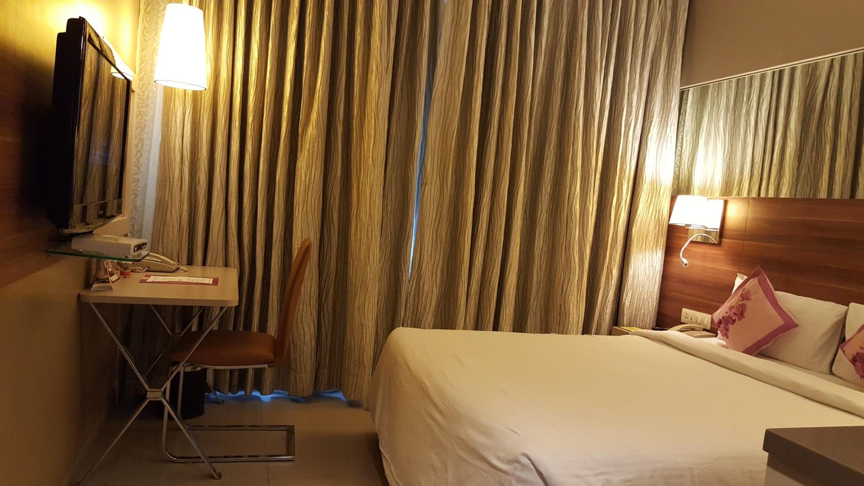 Deluxe Queen Room – 25 % Discounton Food & Beverage and 15% Discount on Laundry Services - Photo 4