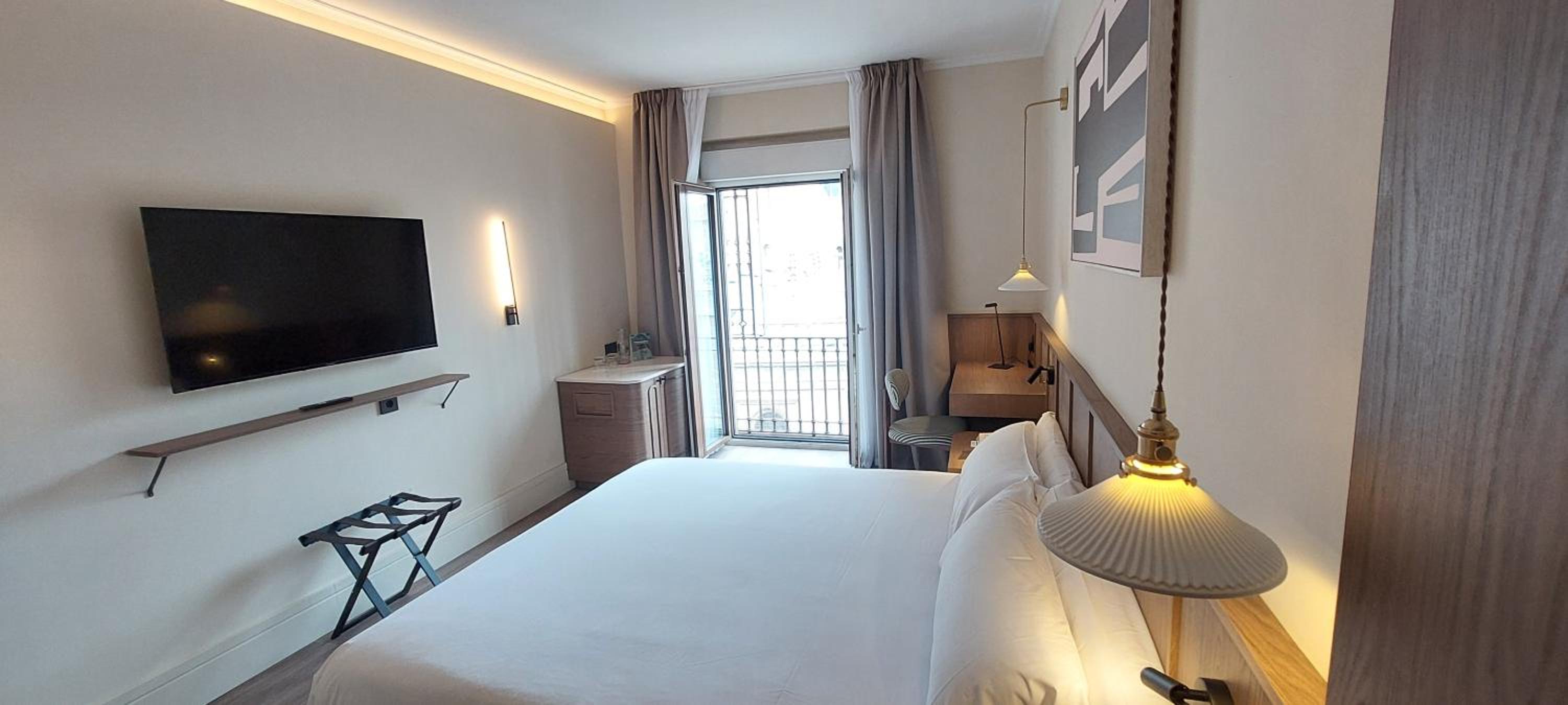 King Room Plus Cathedral View photo 2