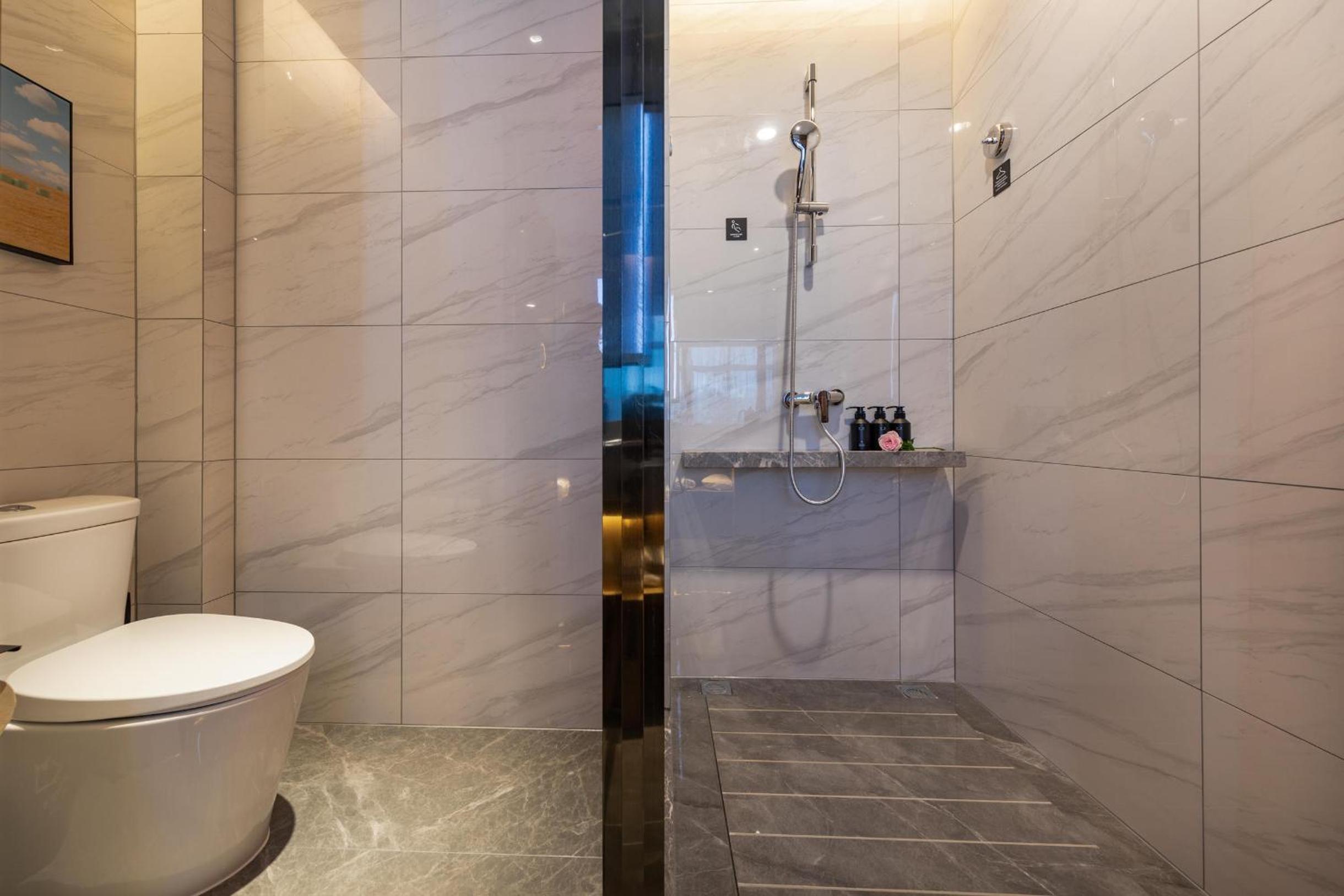 Deluxe Double Room with Balcony photo 2