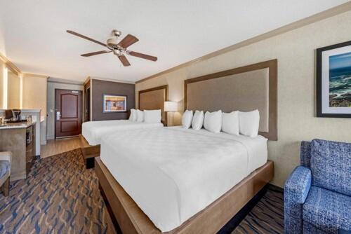 King Suite with Two King Beds and Balcony - Non Smoking - Photo 2