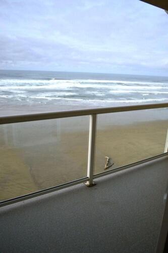 King Suite with Two King Beds and Balcony - Non Smoking - Photo 3