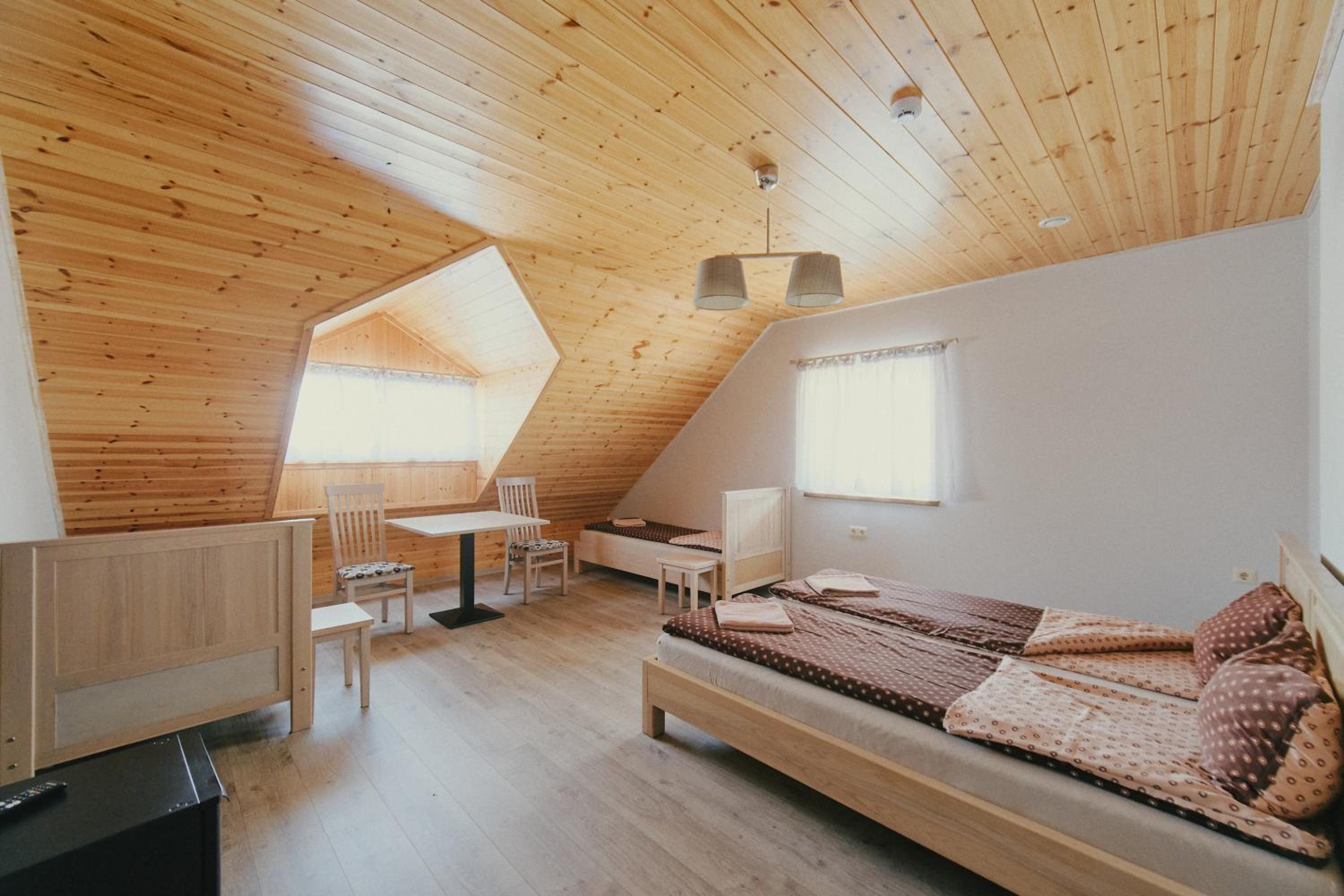 Quadruple Room with Bathroom - Photo 3