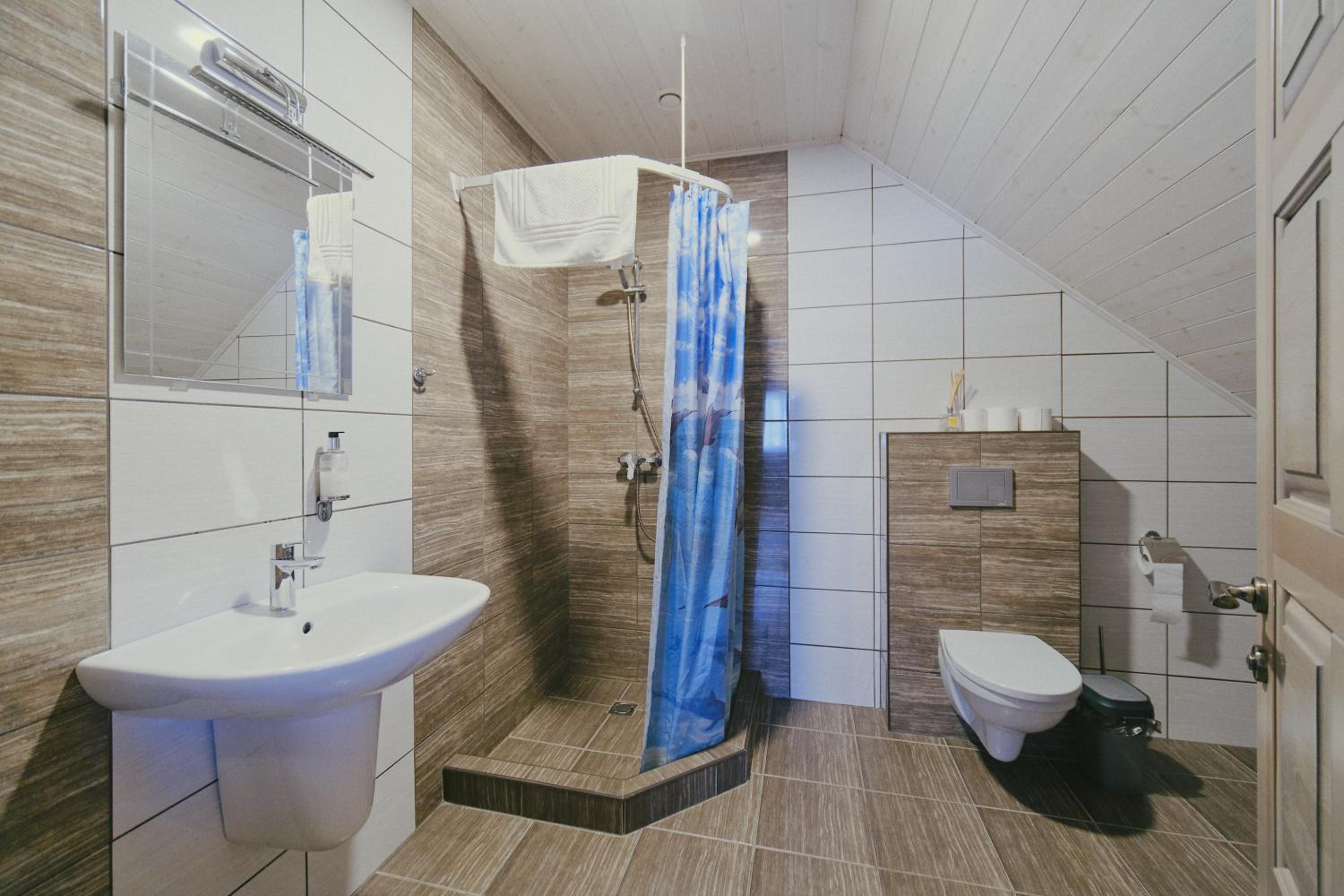 Quadruple Room with Bathroom - Photo 4