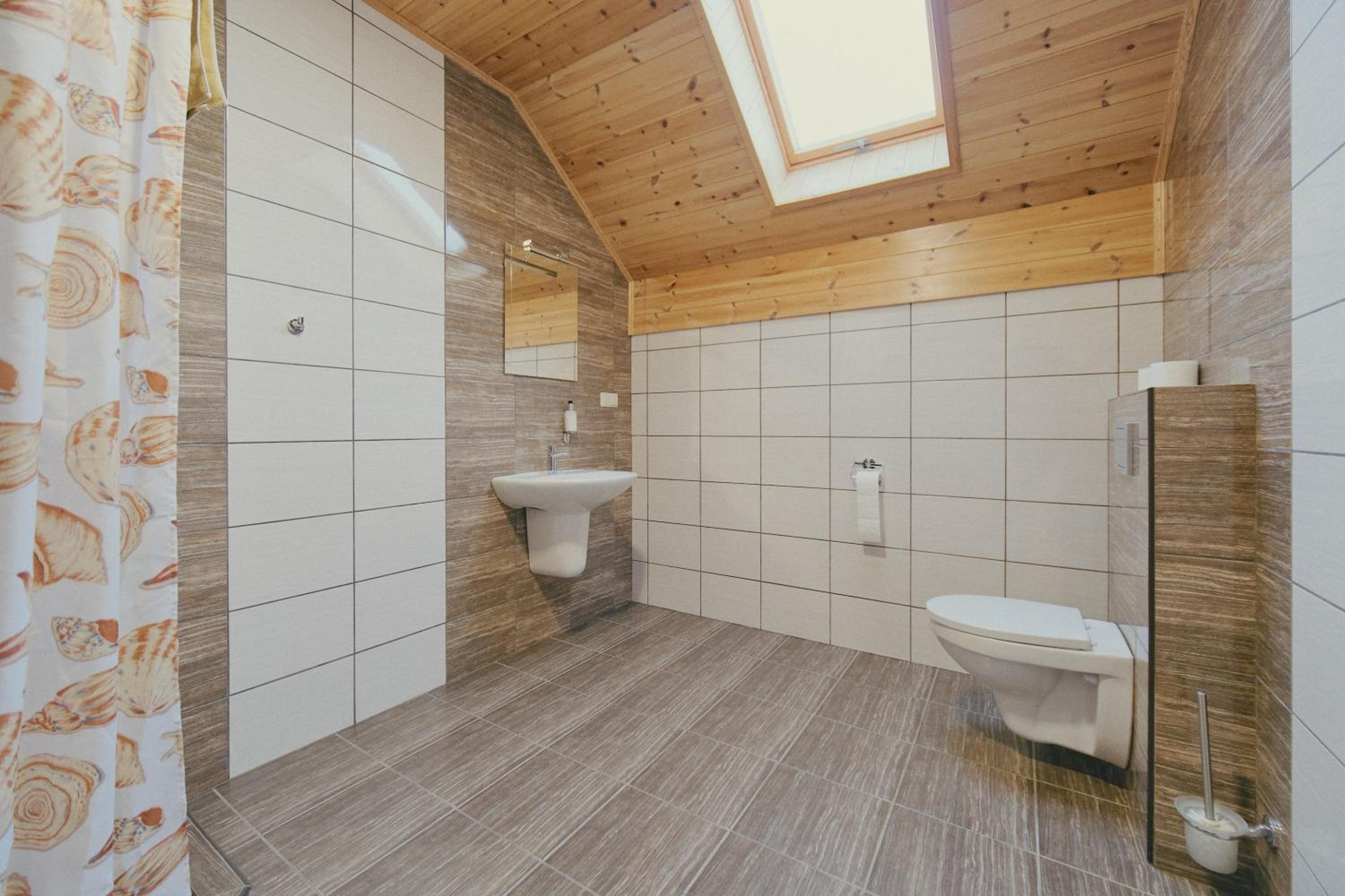 Family Room with Shower - Photo 3