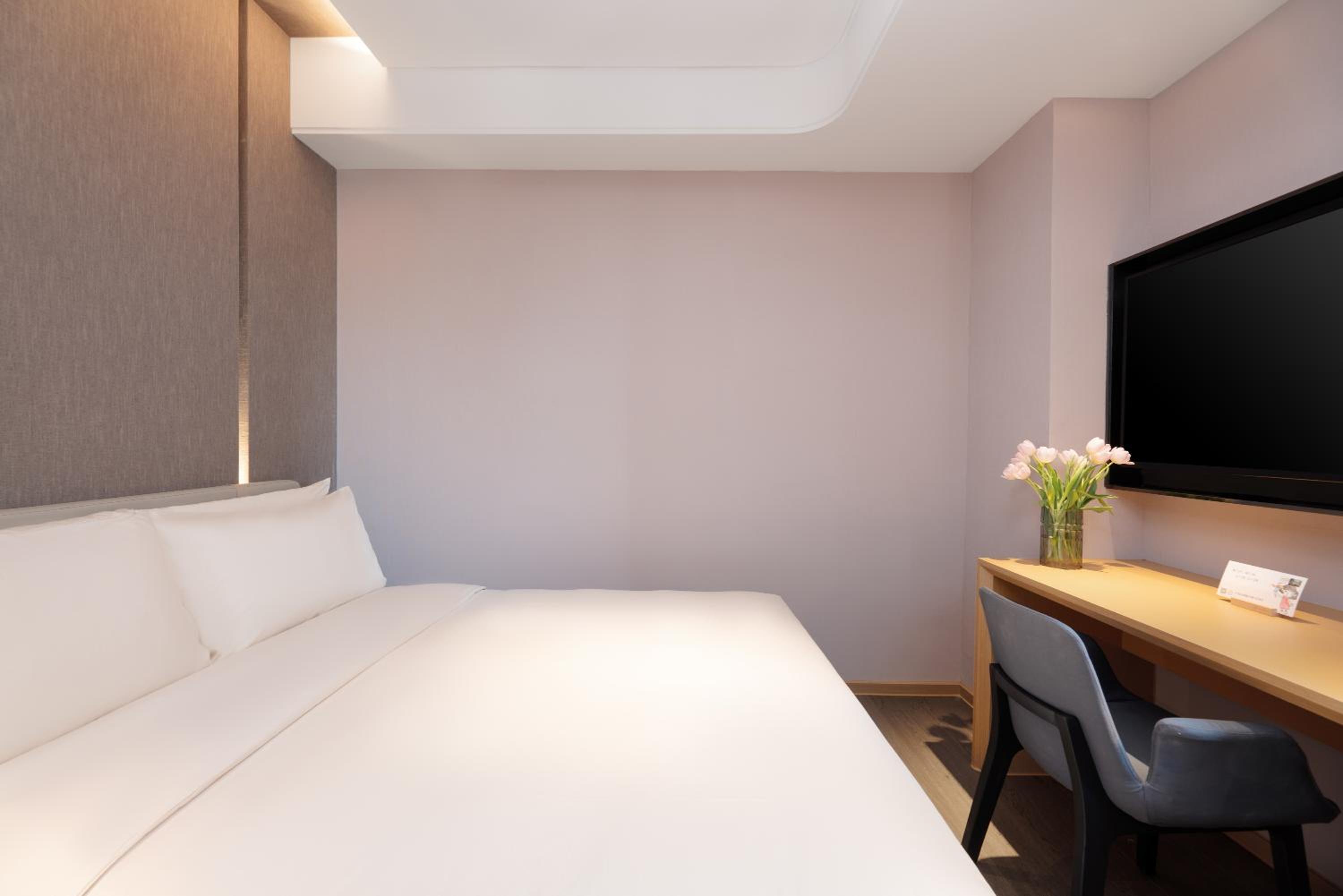 Elegant Double Room photo 2