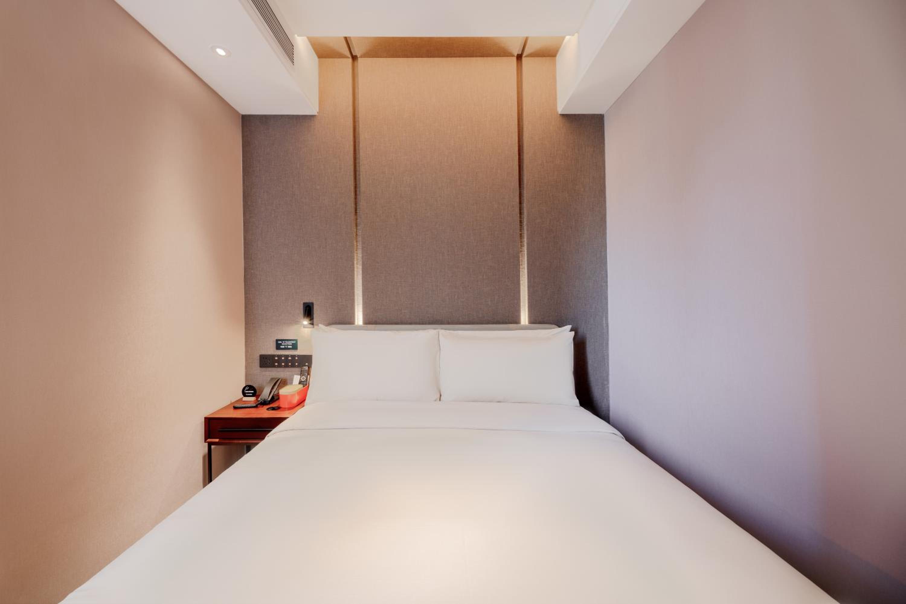 Elegant Double Room photo 3