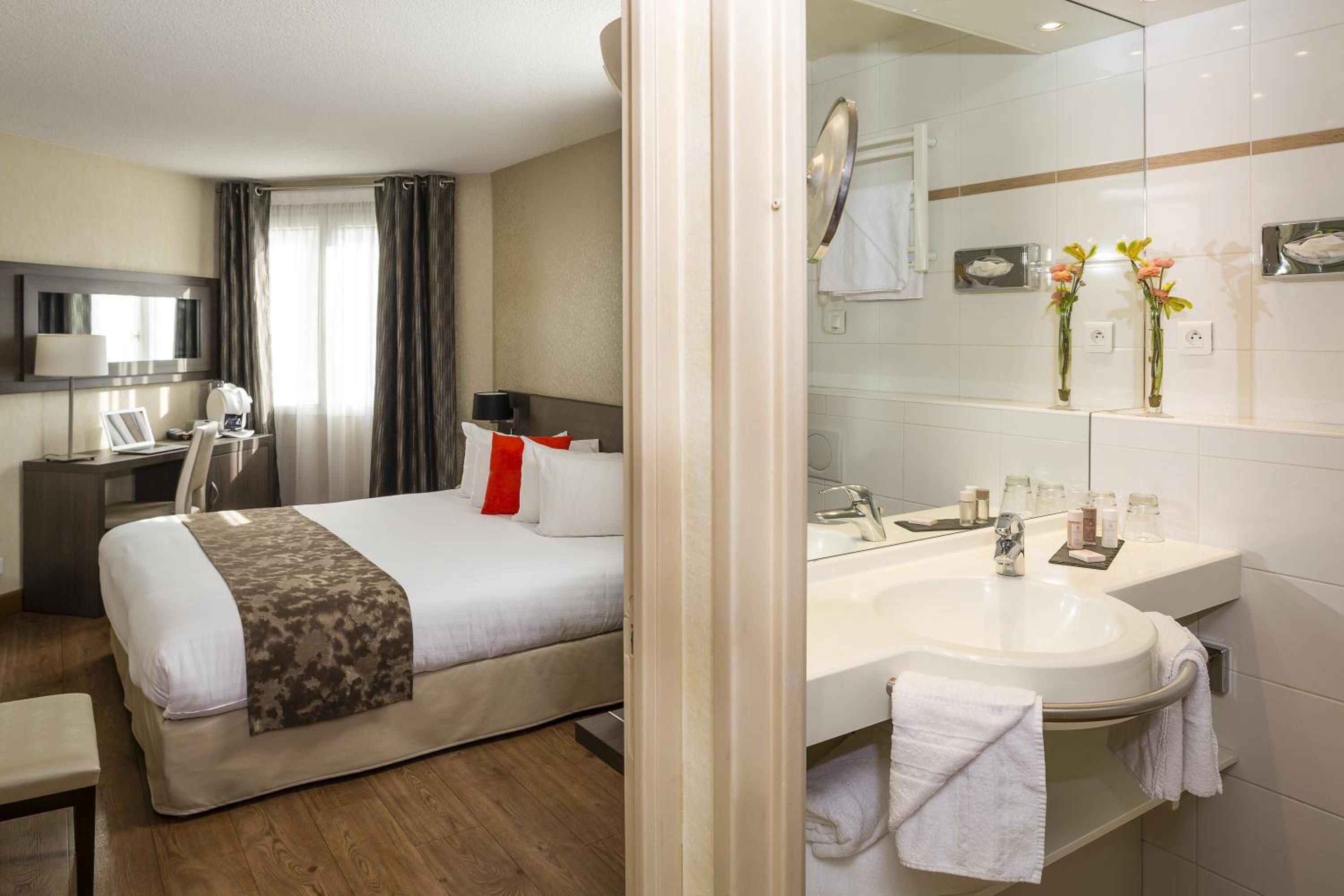 Privilege Queen Room