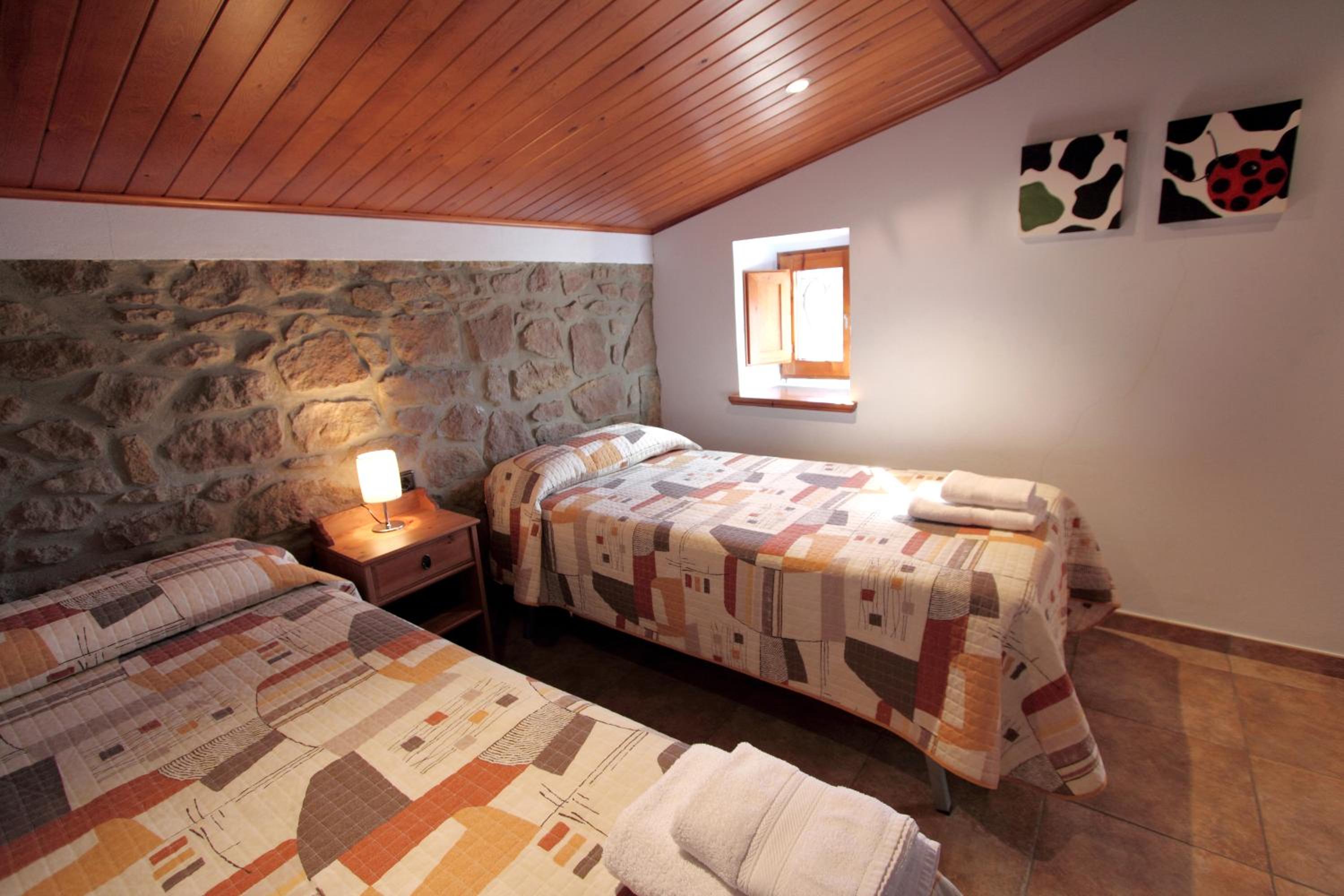 Five-Bedroom House photo 3