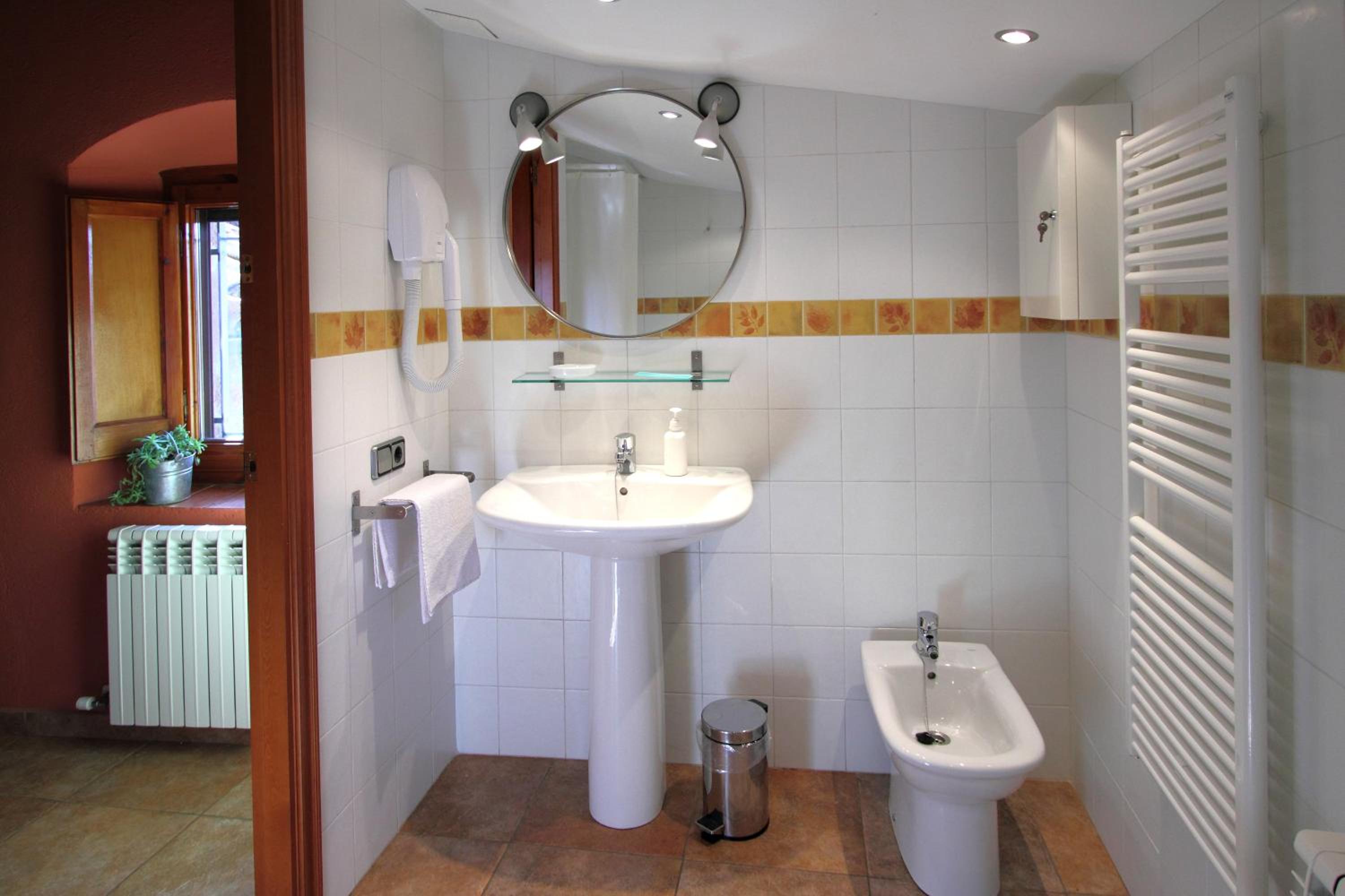 Five-Bedroom House photo 3