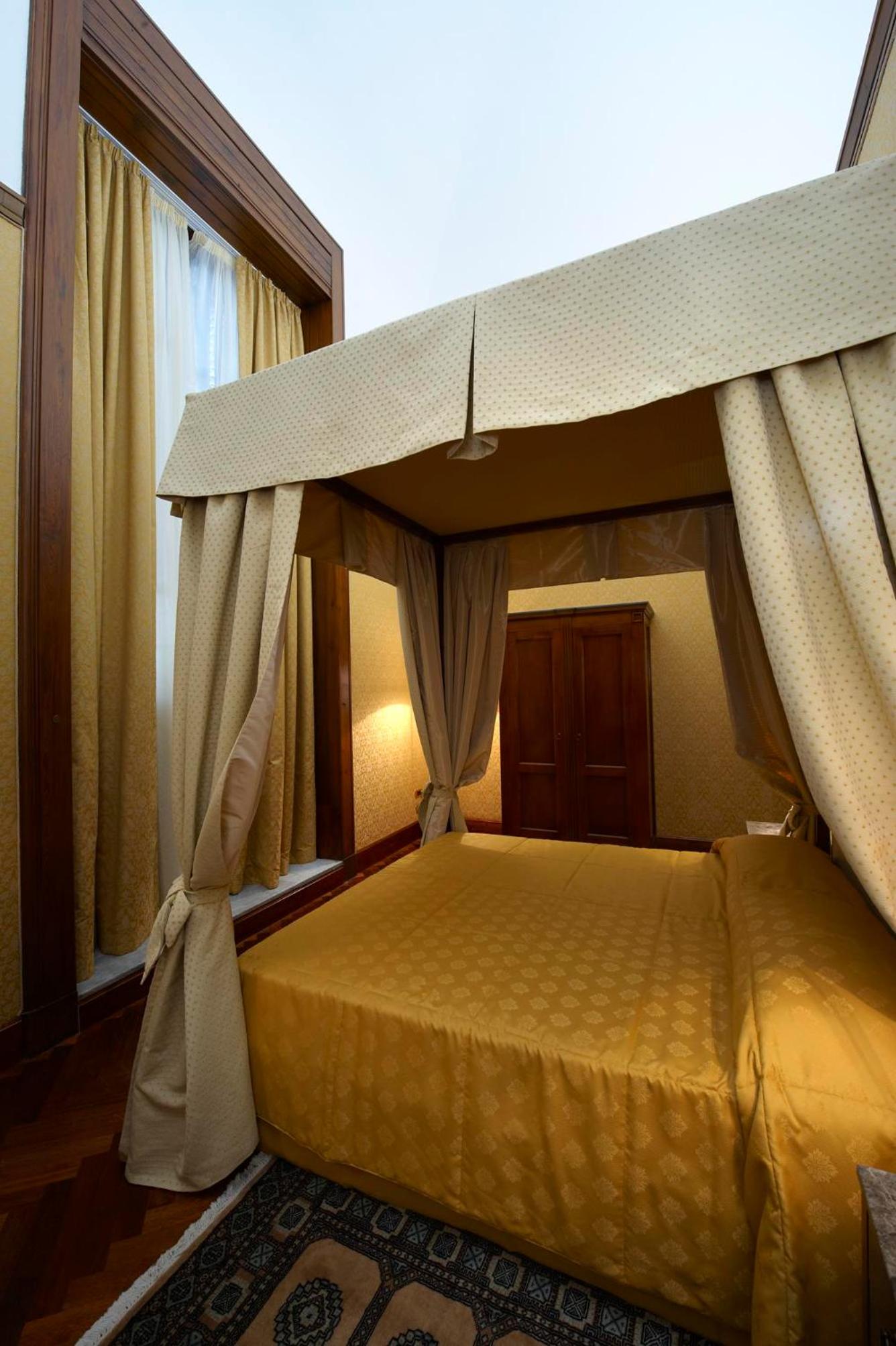 Imperial Suite - Photo 2