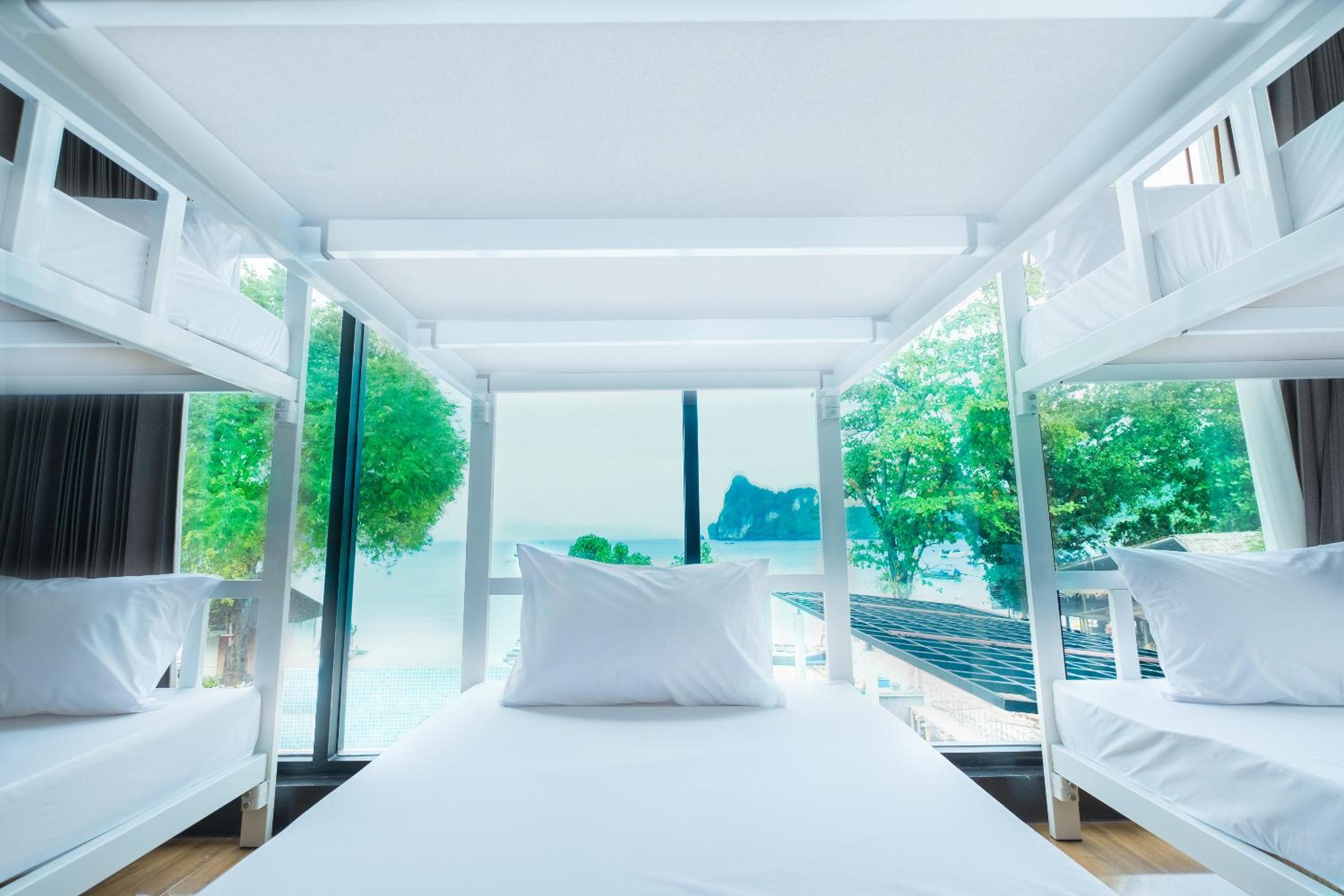 Cama en Dormitorio Compartido Mixto de 8 camas con vista al mar