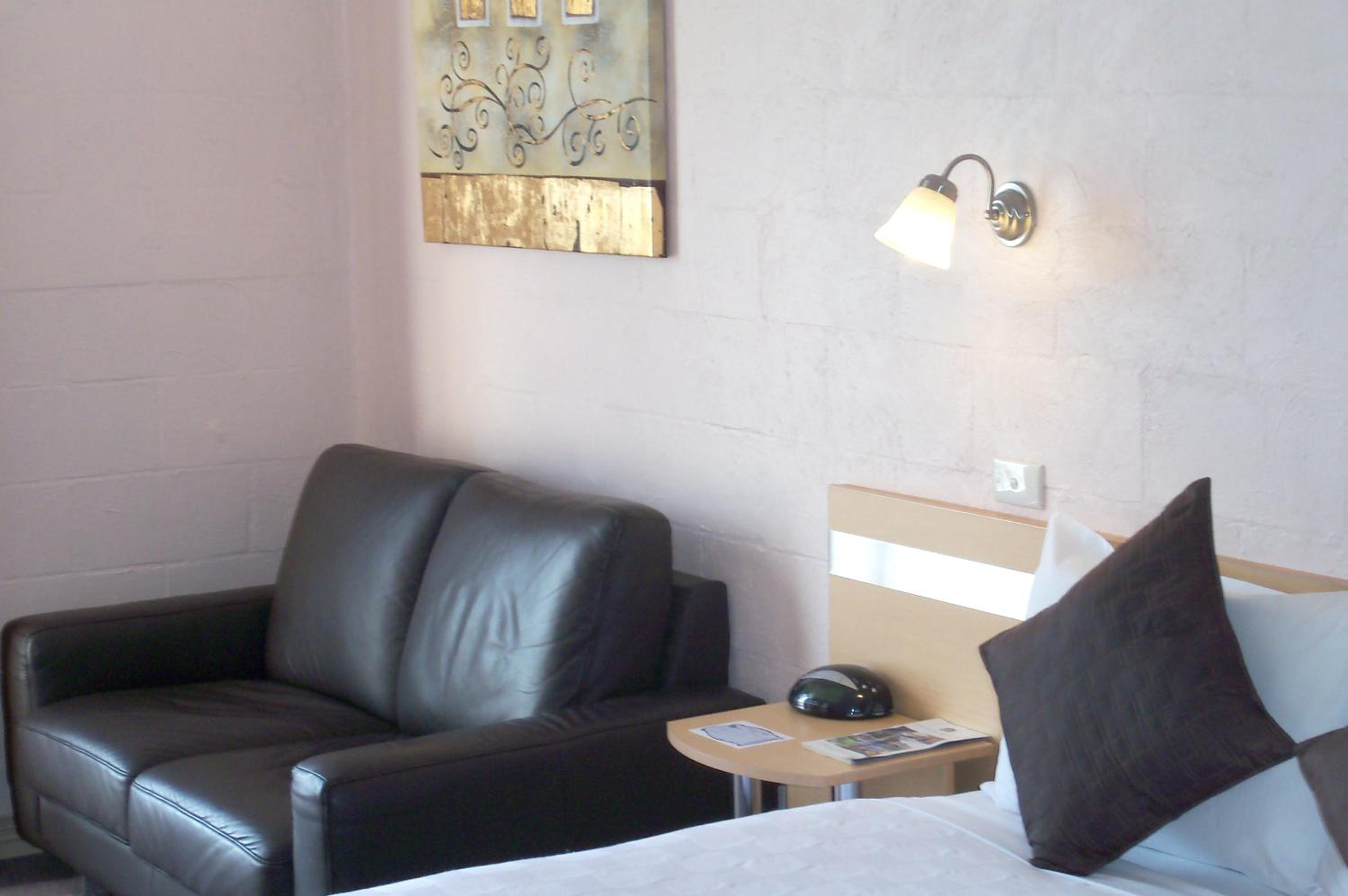 Premier Double Room with City View - Photo 6