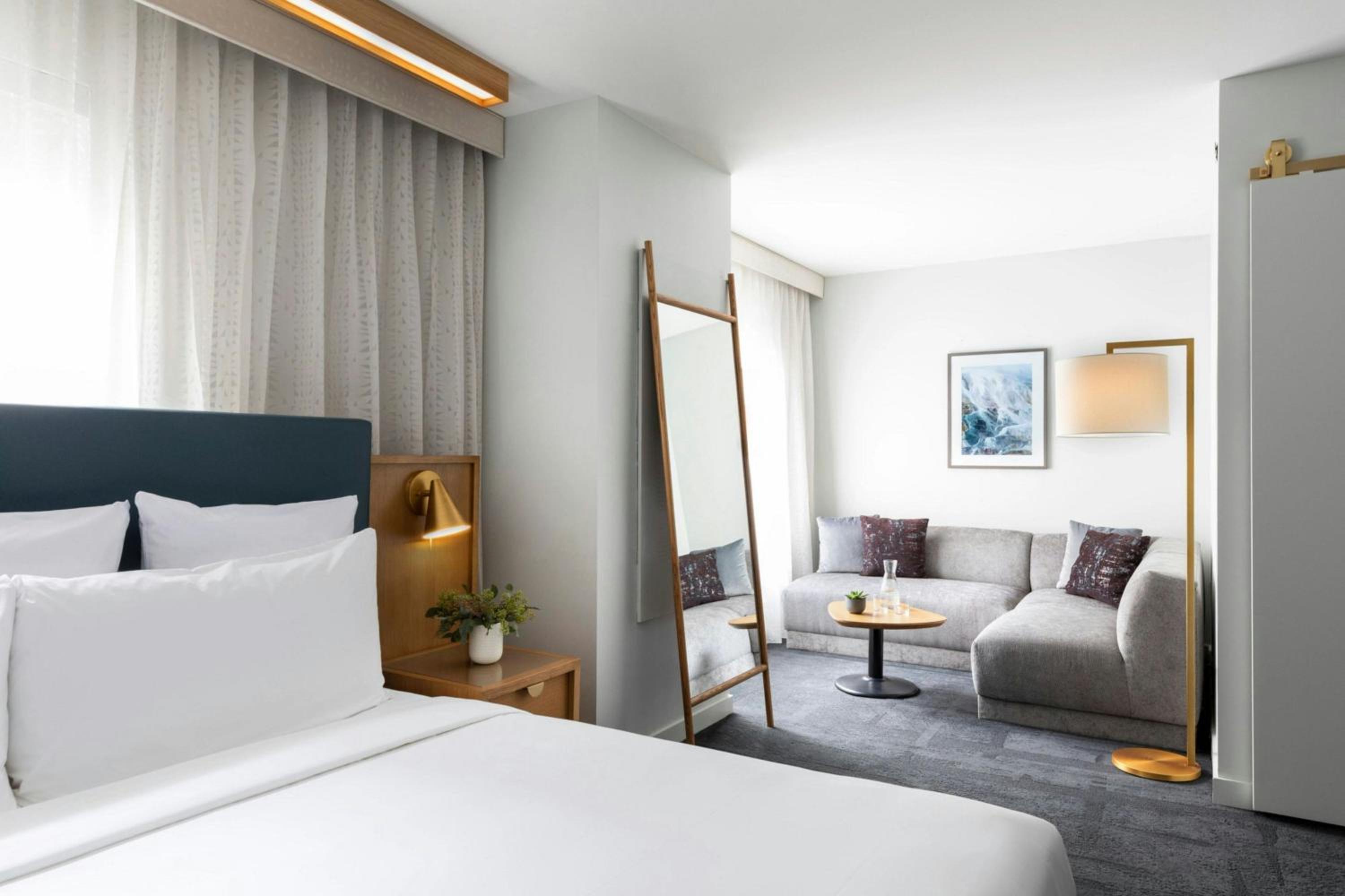 One-Bedroom King Suite - Photo 2