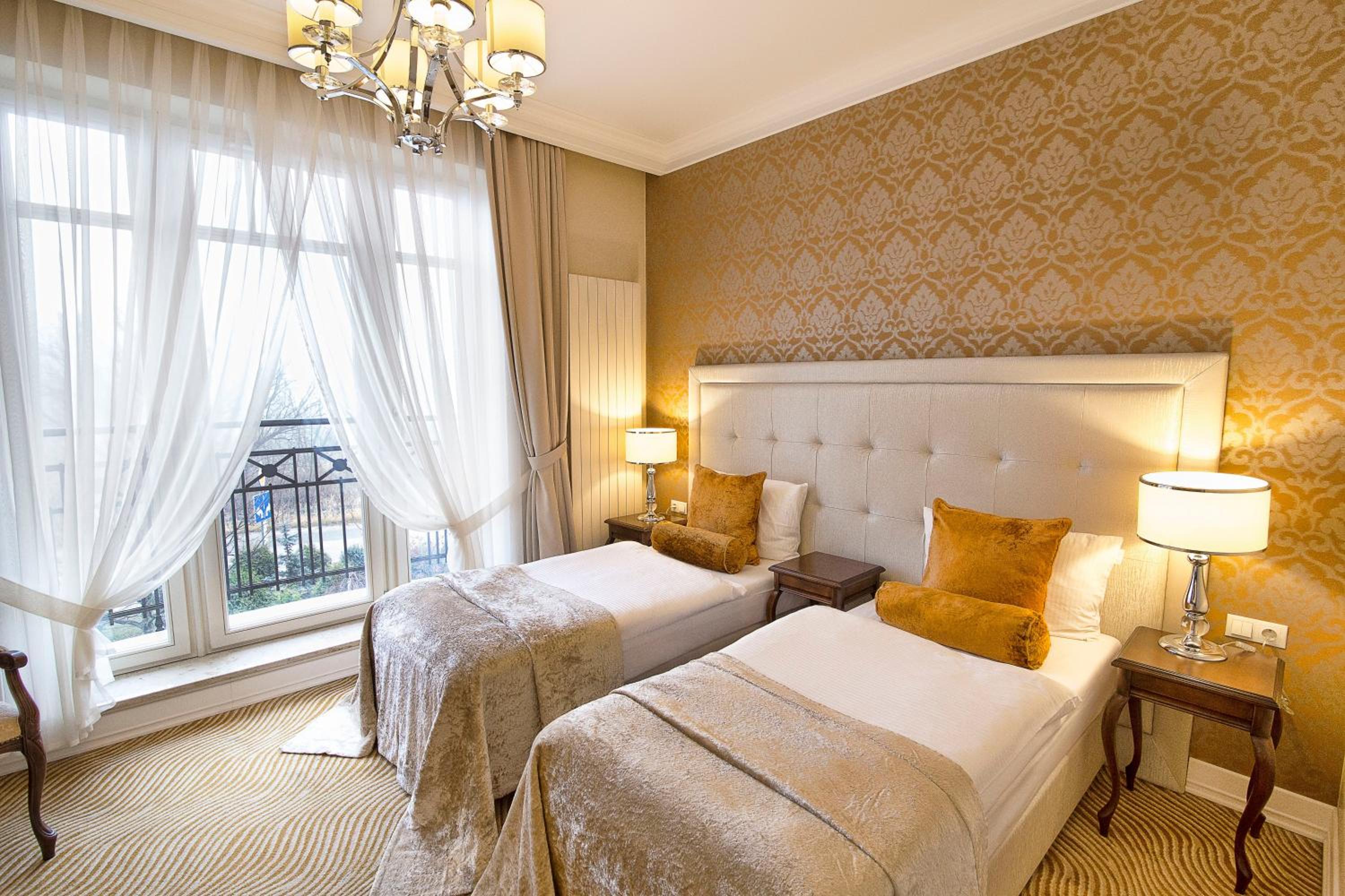 Double Room with Double bed - Photo 11