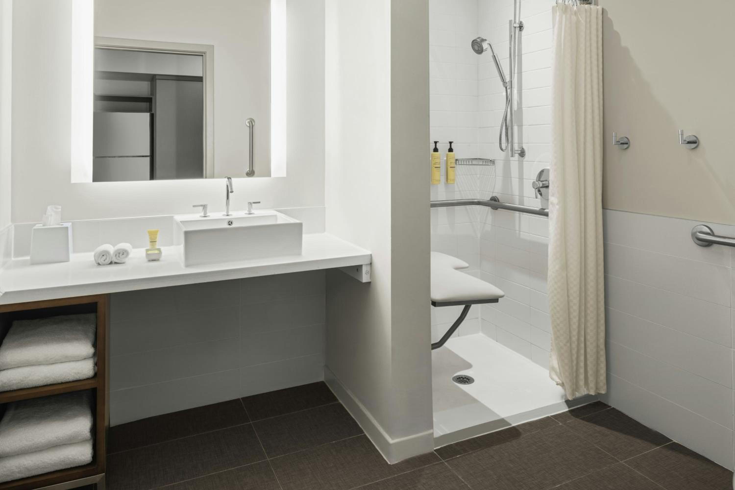 Studio with Two Queen Beds and Roll-In Shower - Mobility and Hearing Accessible photo 3