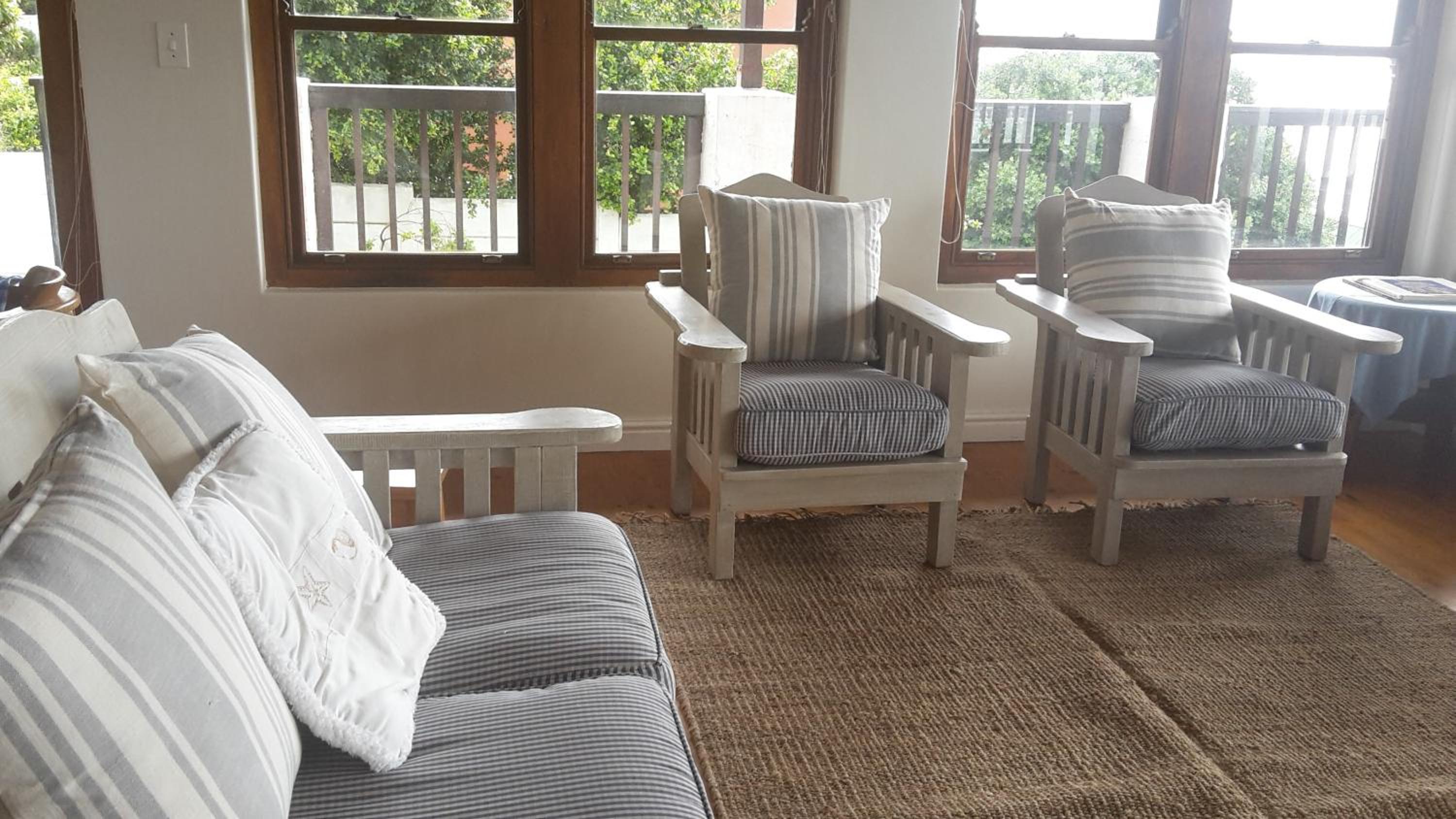 Three-Bedroom House photo 2